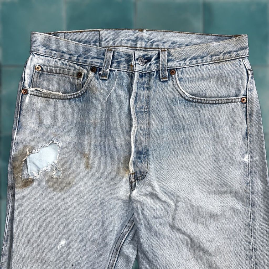 Levi's VINTAGE Levi's 501 Jeans - Levi's 501 Series - 34x36 - 90s USA - Light Blue Denim Straight Fit Men's Jeans Size US 34 / EU 50 - 1 Thumbnail