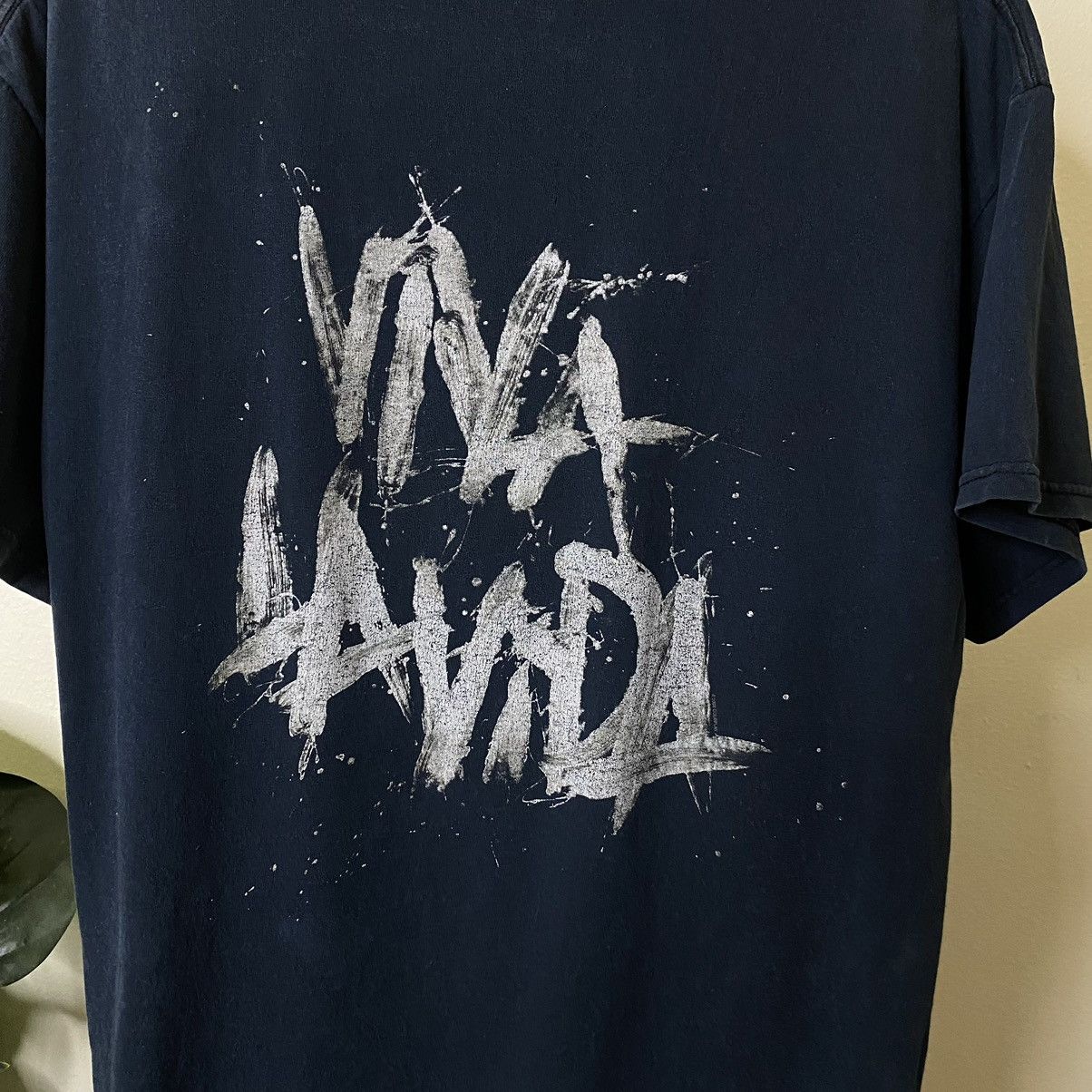 Band Tees × Vintage Vintage 2000s Coldplay English Rock Band Viva La Vida Album Size US L / EU 52-54 / 3 - 6 Thumbnail