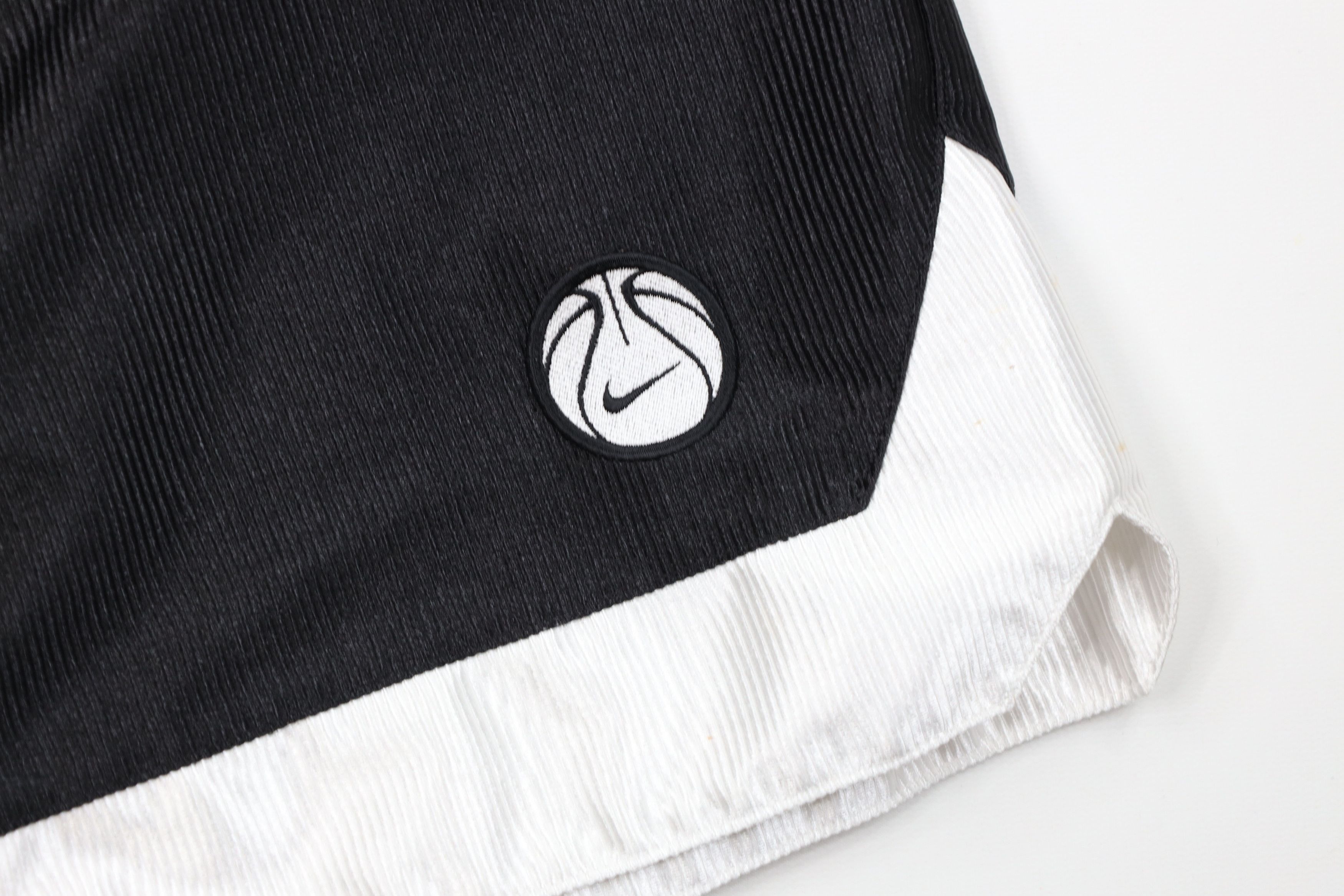 Nike Vintage 90s Nike Mini Swoosh Dazzle Basketball Shorts Black Size US 36 / EU 52 - 5 Thumbnail
