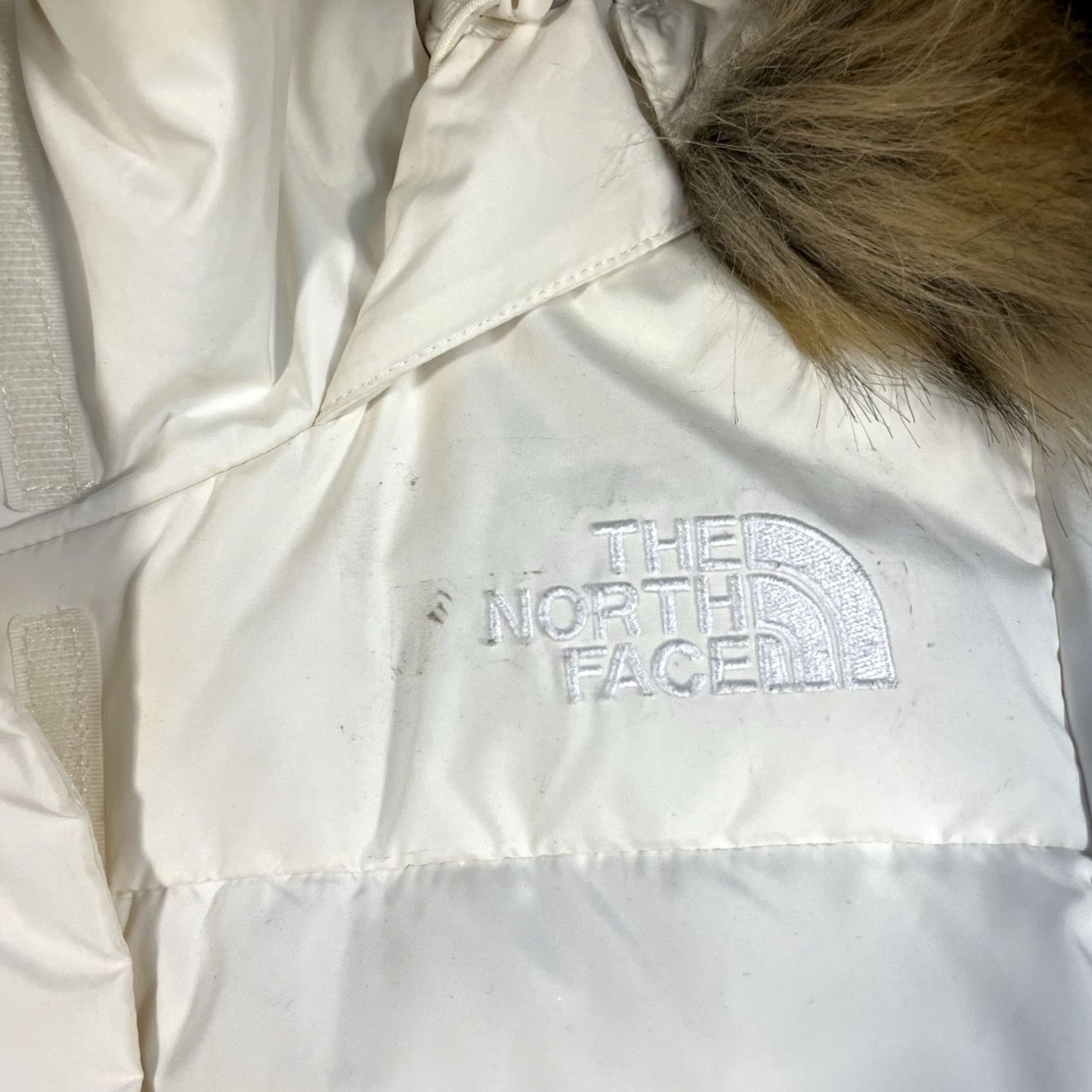 The North Face VINTAGE? The North Face Gotham Jacket Women’s M White Down Faux Fur Hood Parka Women M White Gotham Jacket 550 Down W/Faux Fur Hood White Size M / US 6-8 / IT 42-44 - 2 Thumbnail