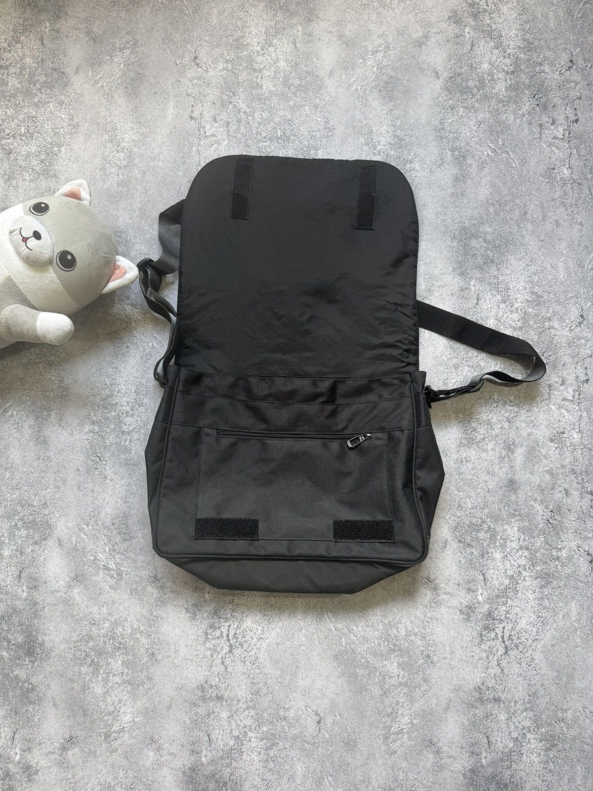 Nike Vintage Nike Y2K Retro Black Crossbody Bag Shoulder Bag Nike Size ONE SIZE - 3 Thumbnail