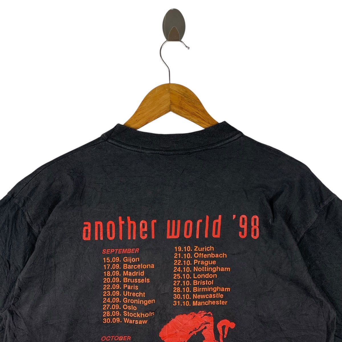 Band Tees Vintage BRIAN MAY tour 1998 queen another world band tee Size US S / EU 44-46 / 1 - 9 Thumbnail