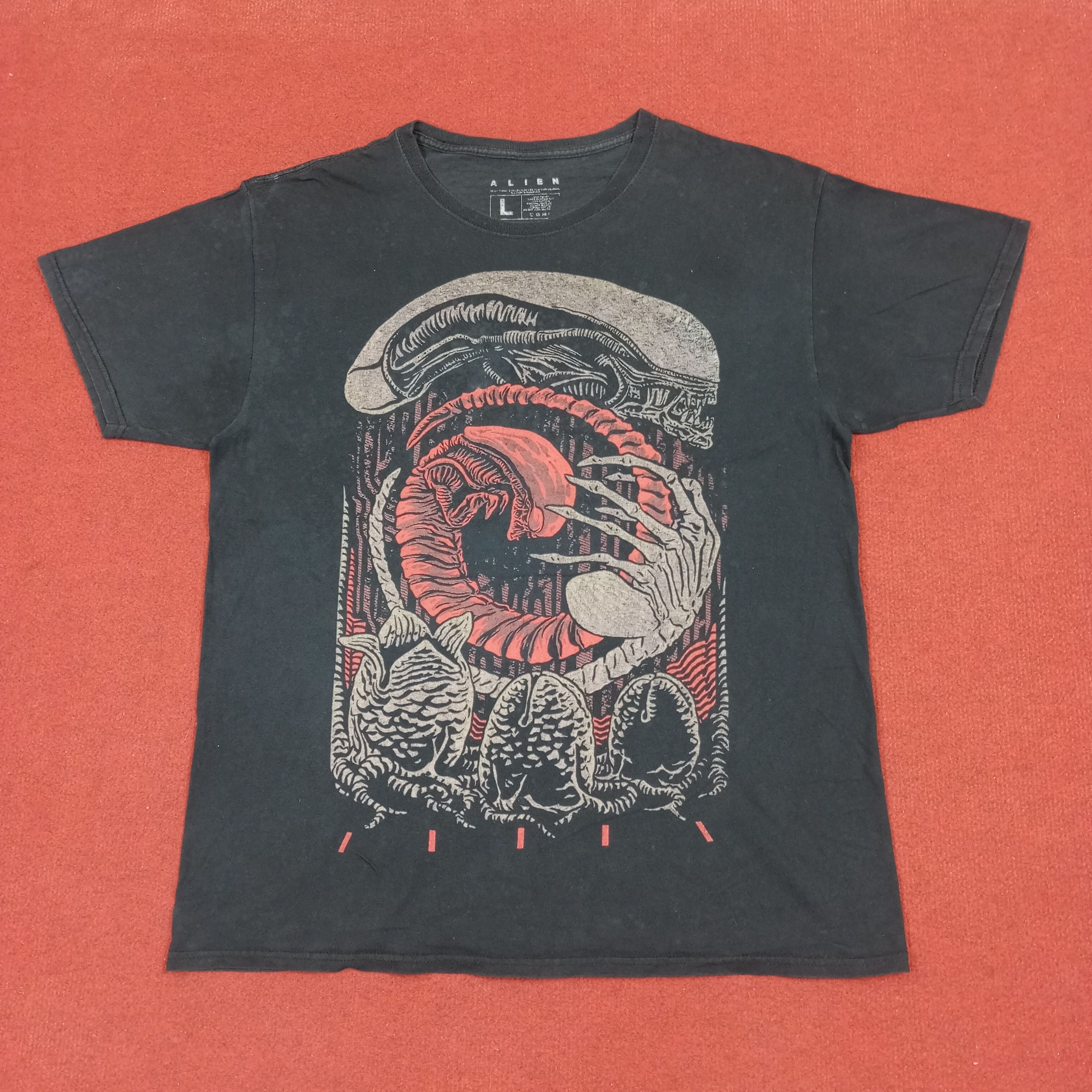 Vintage Alien Streetwear Syle Tshirt Size L / US 10 / IT 46 - 1 Thumbnail