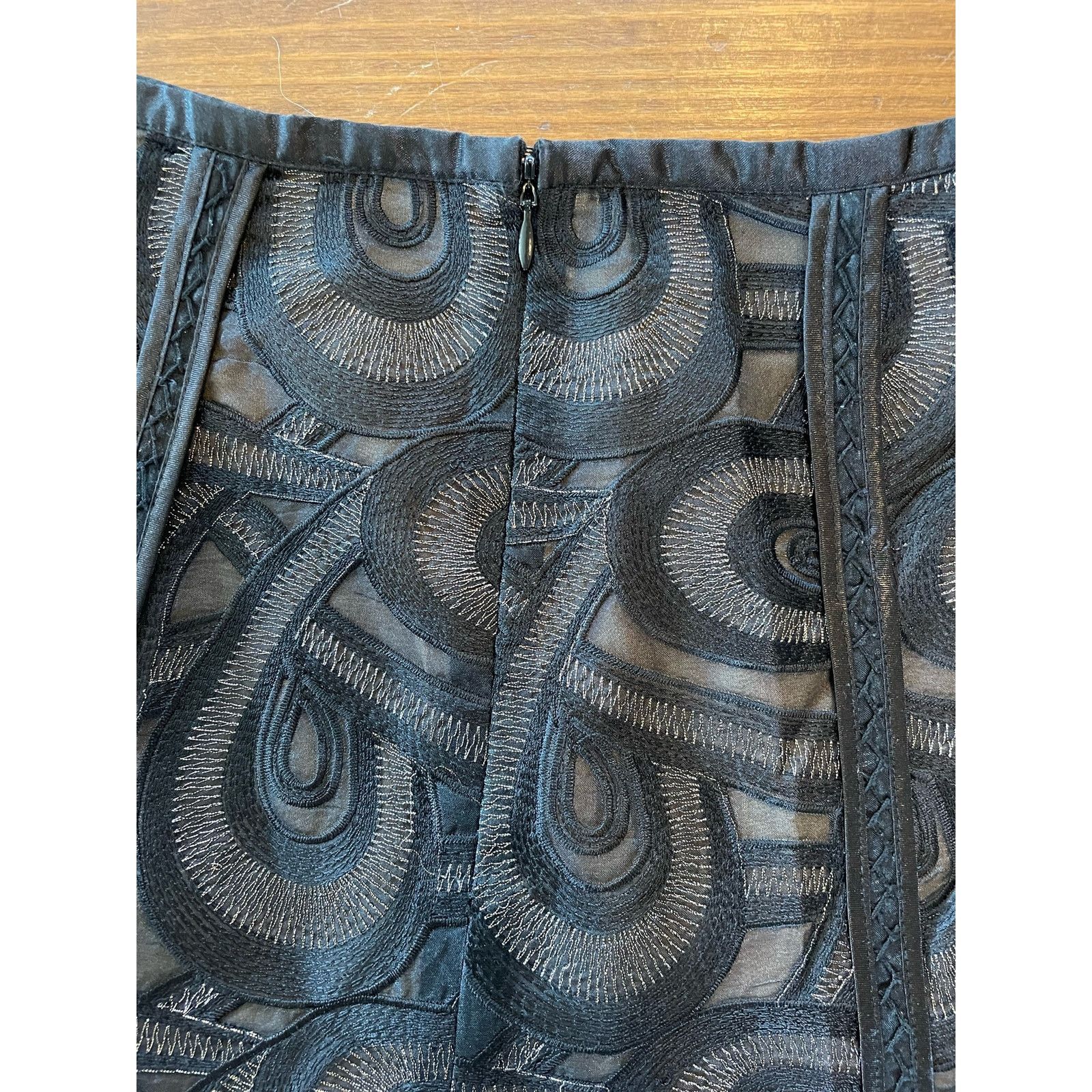 Nygard Peter Nygard 100% Silk Black & Metallic A-Line skirt, 10 Size 32" / US 10 / IT 46 - 9 Thumbnail