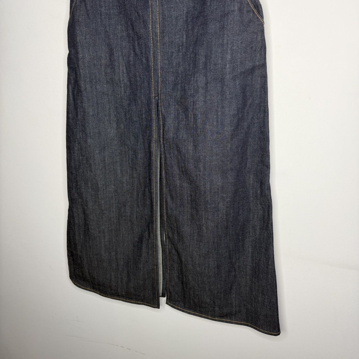 Louis Vuitton Louis Vuitton Navy Denim Skirt Size 26" / US 2 / IT 38 - 2 Thumbnail
