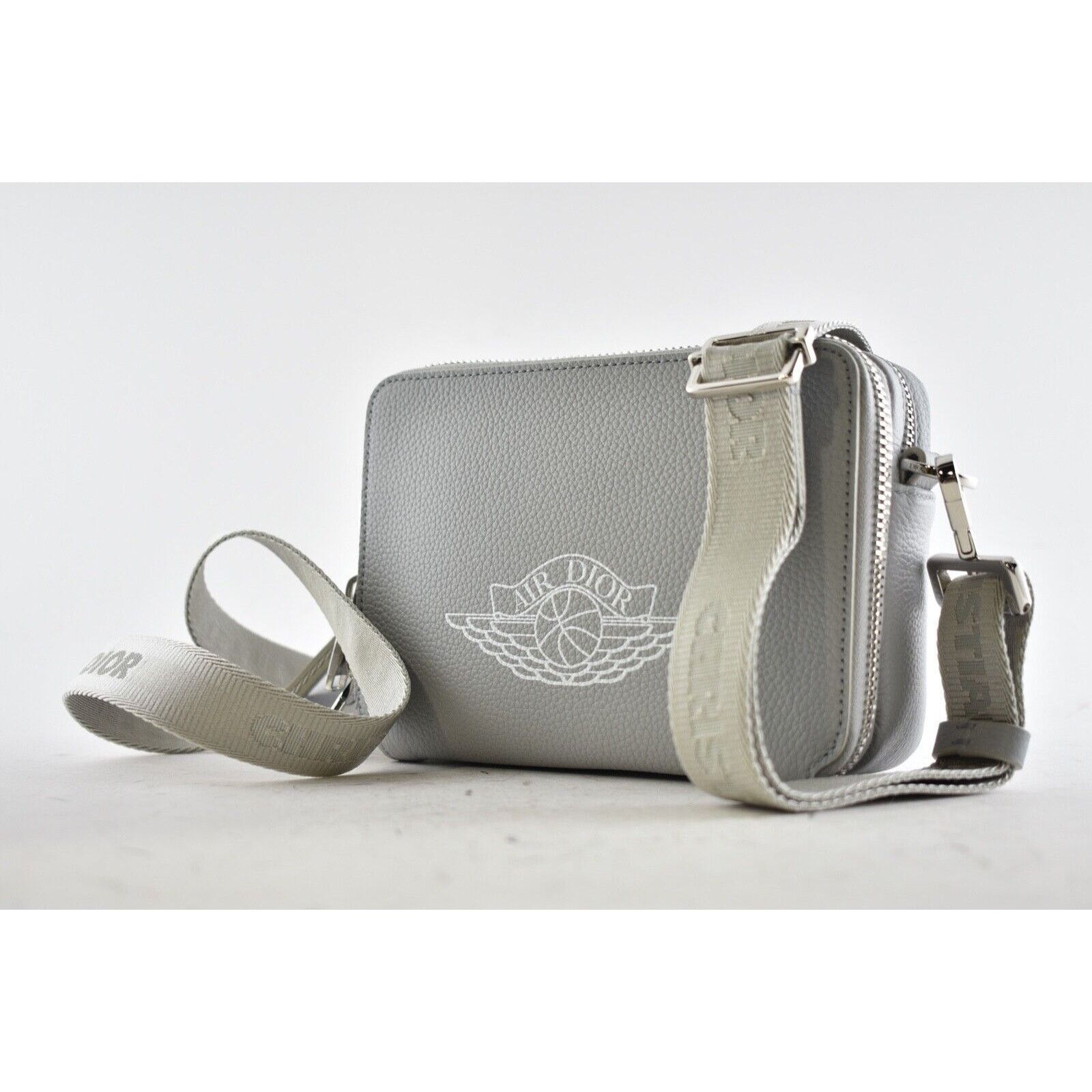 Dior Air Dior Jordaan White Logo Small Zipped Around Compact Bag Size ONE SIZE - 4 Thumbnail