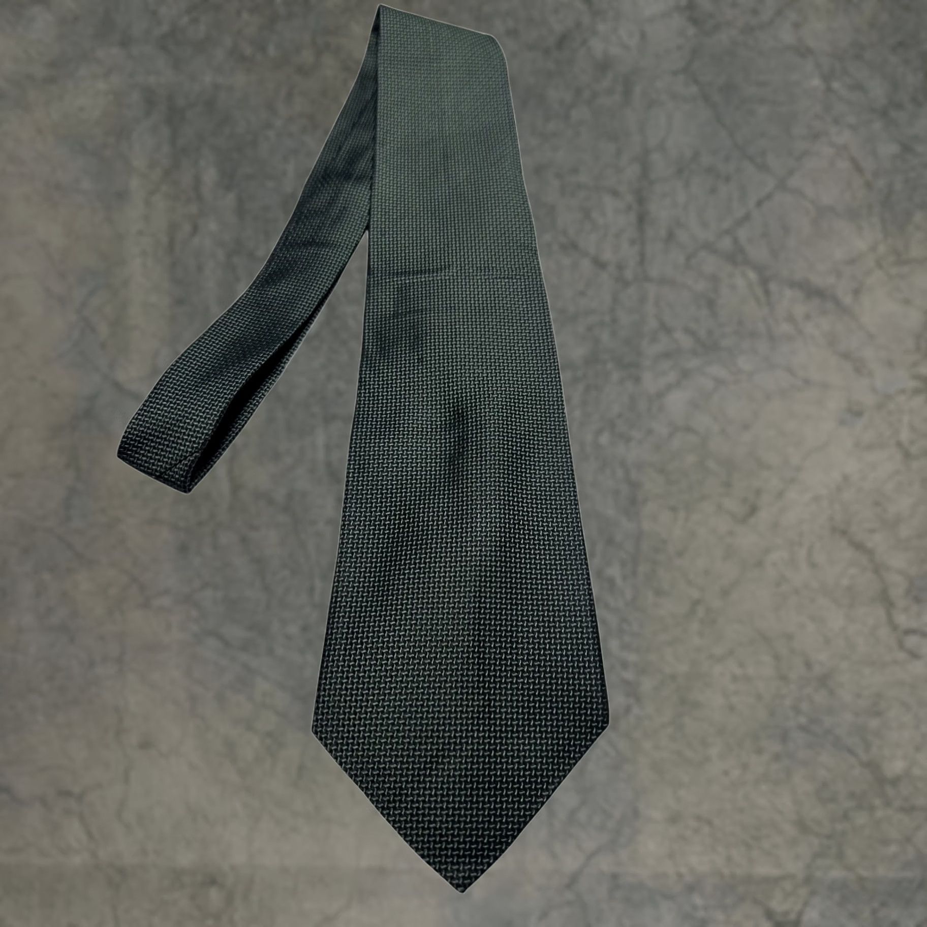 Van Heusen Van Heusen Mens Dark Grey Black 100% Silk Tie Size ONE SIZE - 1 Thumbnail