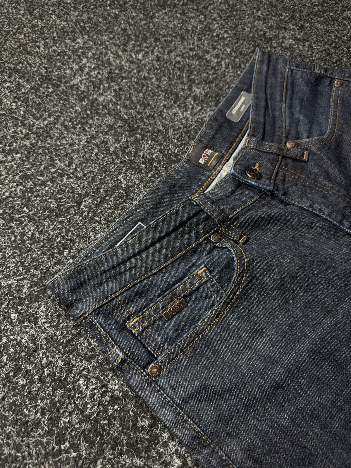Hugo Boss Luxury 00s Hugo Boss 020 Delaware Slim Fit Dark Blue Jeans Size US 31 - 7 Thumbnail