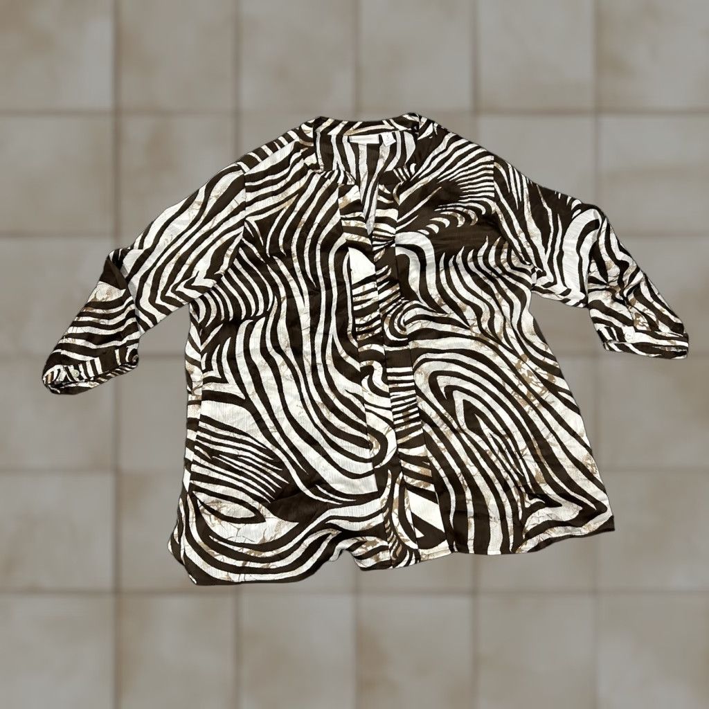 Vintage Chicos Shirt Womens Blouse Tunic 3/4 Sleeve Brown Zebra Animal Print Round Neck 3 Buttons Relaxed Fit Size XS / US 0-2 / IT 36-38 - 1 Thumbnail