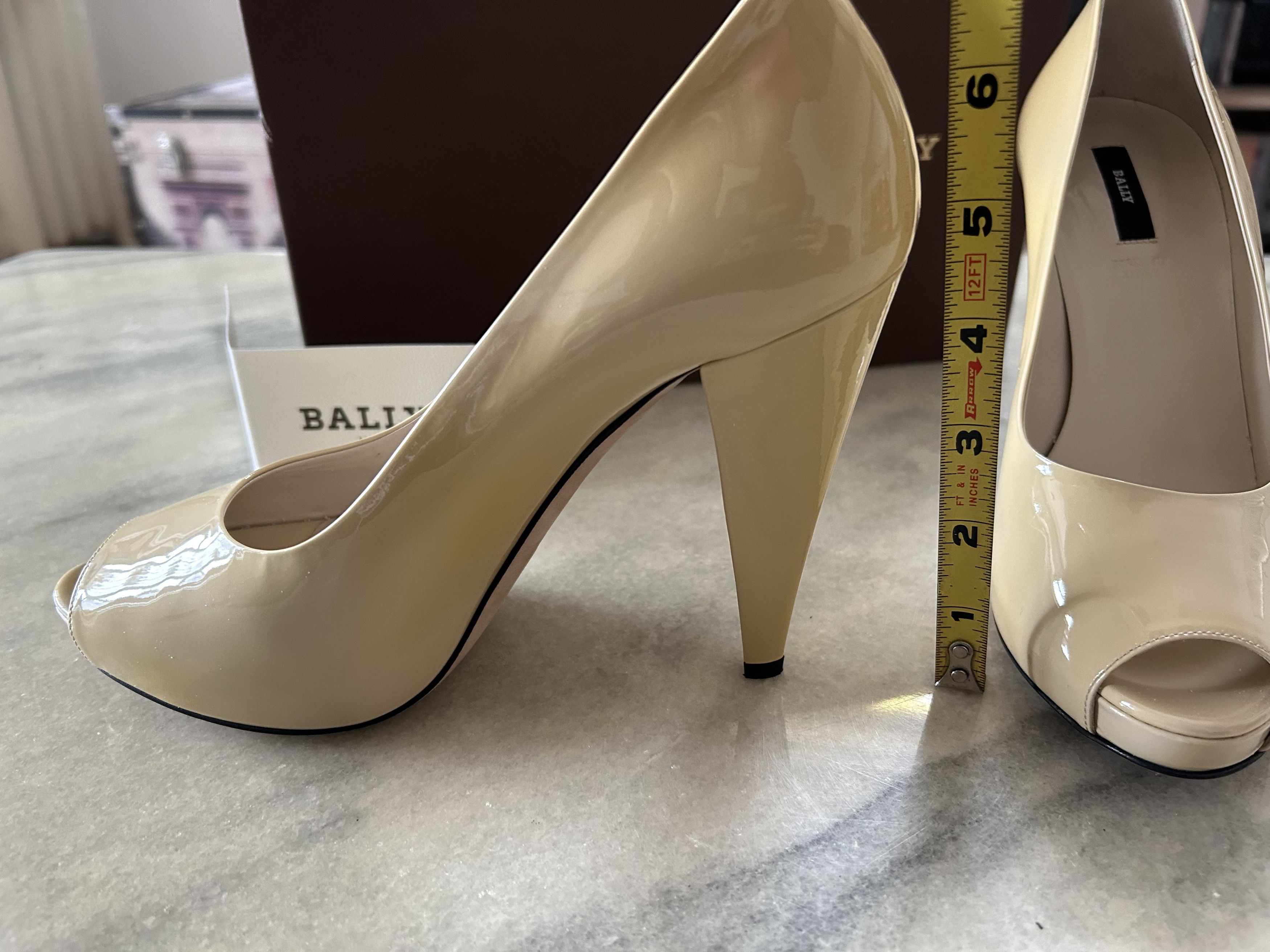 Bally Bally Beige Patent Leather Peep Toe Platform Heels 8.5 EU 39 Size US 9 / IT 39 - 4 Thumbnail