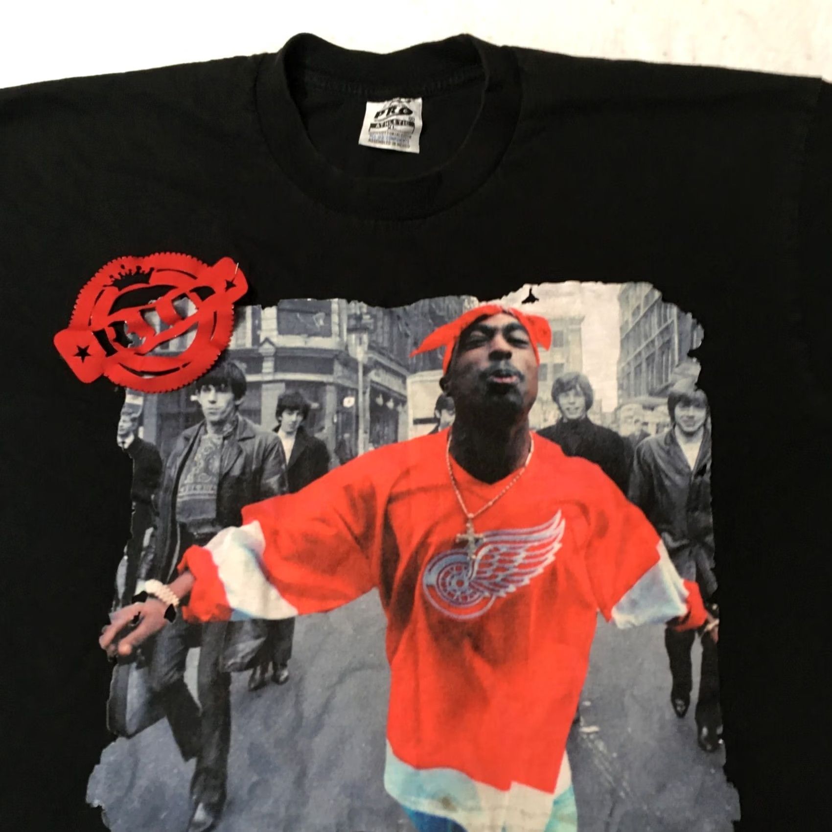 Vintage Tupac shakur 2PAC Rap T Shirt XL Graphic Front Spitting memorial RIP cutout Size US XL / EU 56 / 4 - 2 Thumbnail