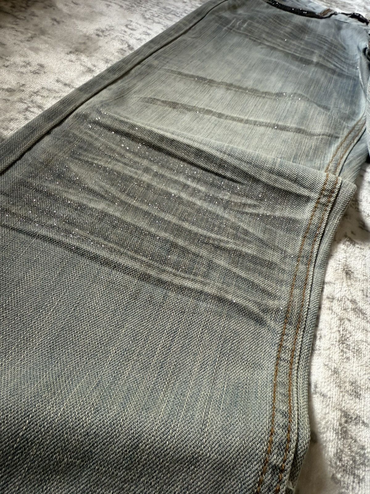 GOSTAR DE FUGA × Japanese Brand × Vintage Jue Dini Japan Smokey Gray Whisker & Claw Mark Glitter Jeans Size US 30 / EU 46 - 10 Thumbnail