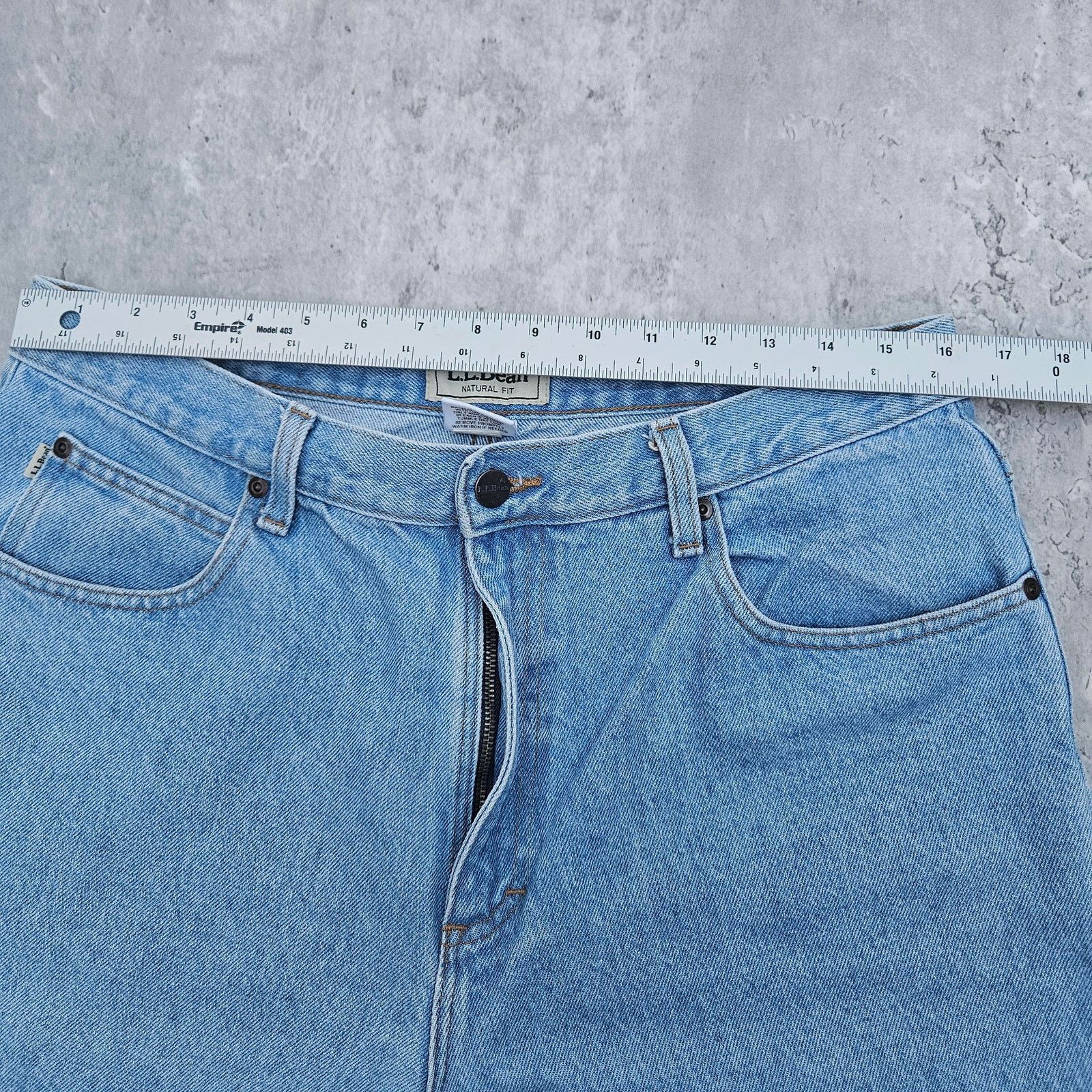 L.L. Bean VINTAGE MENS L. L. BEAN NATURAL FIT BLUE JEANS SIZE 35 X 34 Size US 35 - 7 Thumbnail