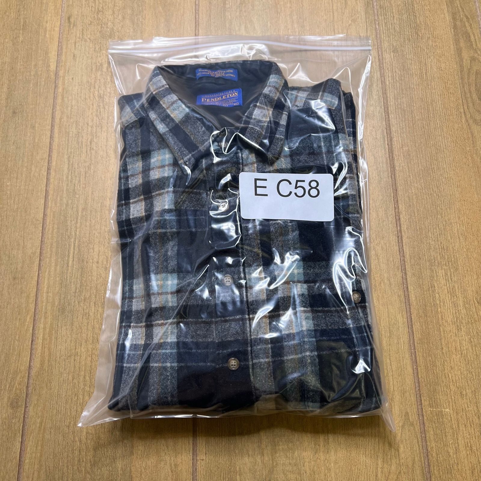 Pendleton Vintage Pendleton Wool Flannel Shirt XL Plaid Elbow Patch Size US XL / EU 56 / 4 - 15 Thumbnail