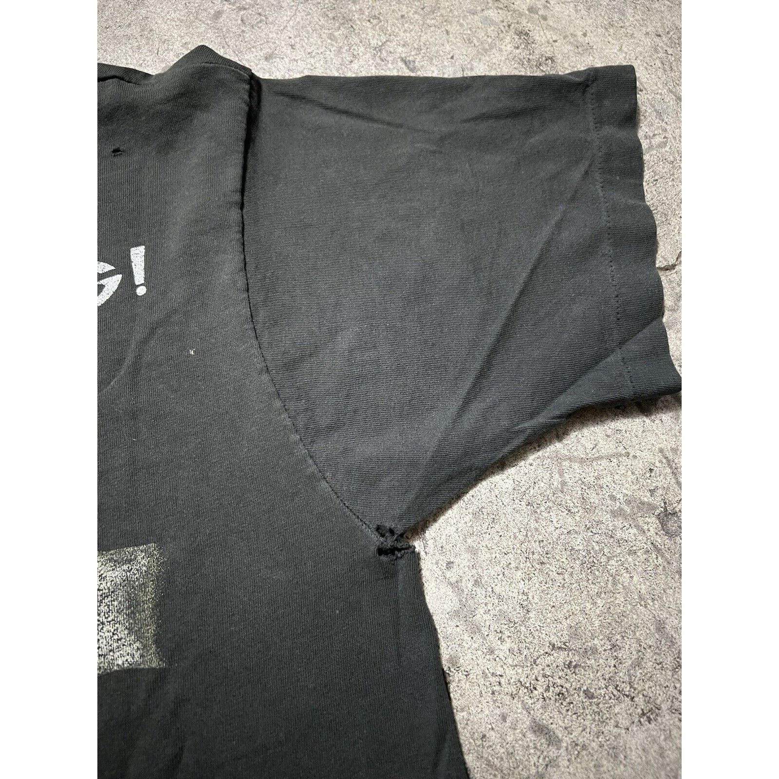 Fruit Of The Loom Vintage accomplice handcuff not telling T-Shirt Distressed Size US L / EU 52-54 / 3 - 10 Thumbnail