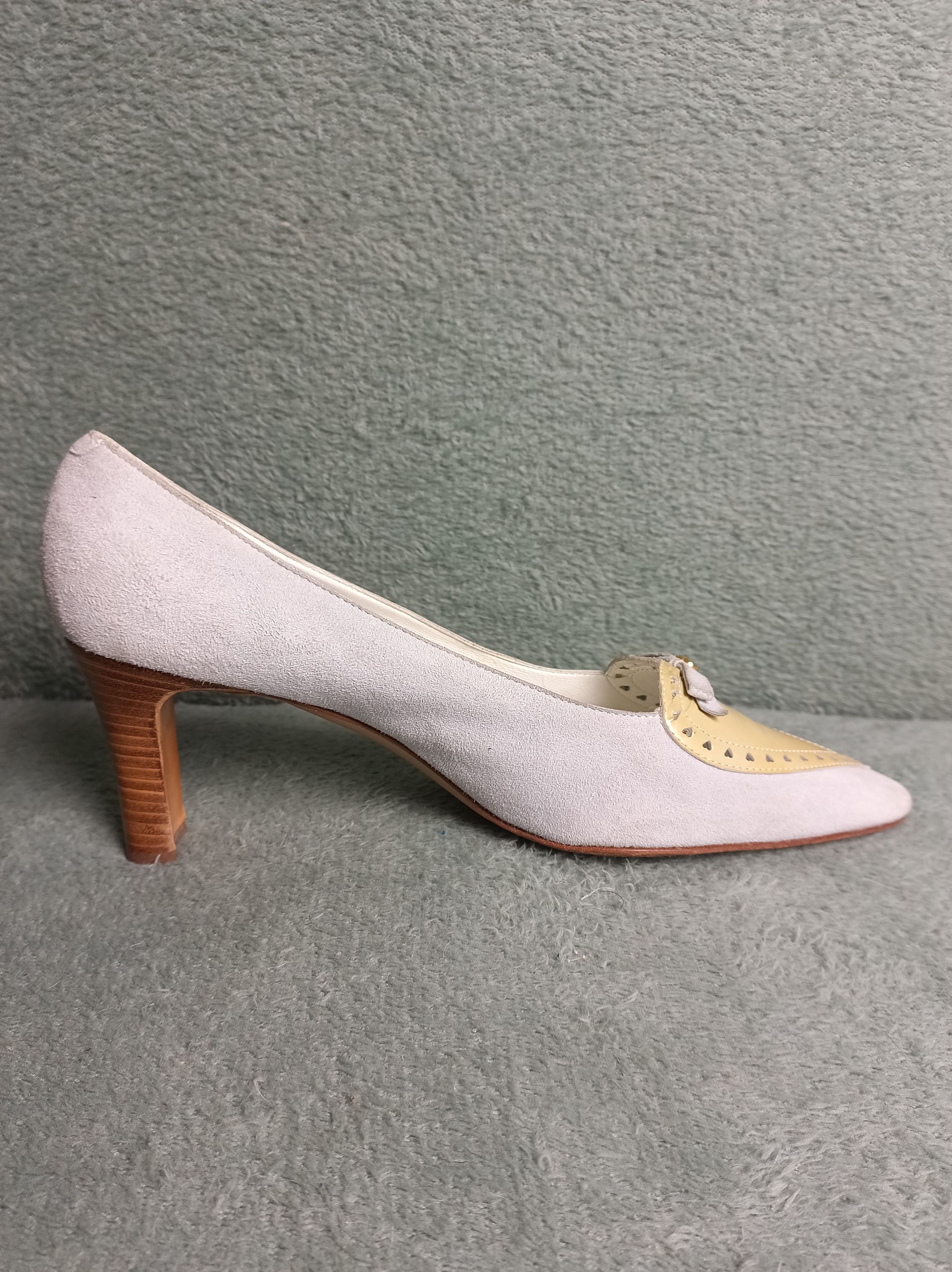 Moschino Moschino Suede Leather Grey Logo Heart Heel Pumps EU 39.5 Size US 9.5 / IT 39.5 - 12 Thumbnail