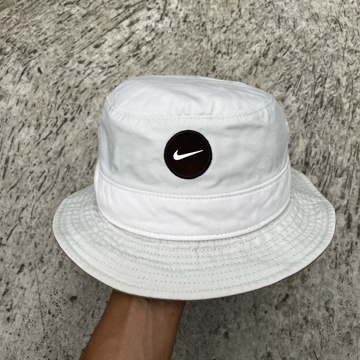 VINTAGE 90’s NIKE bucket hat