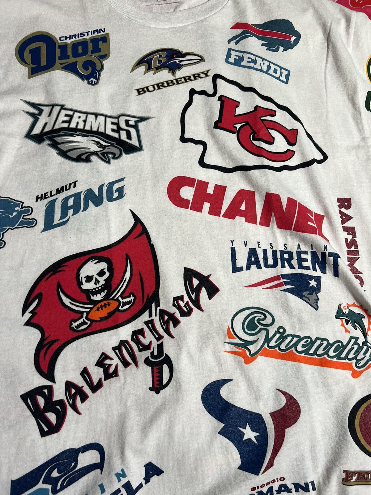 Market × NFL NFL Designer Logo’s x Chinatown Market Football Men’s XL Tee Size US XL / EU 56 / 4 - 3 Thumbnail