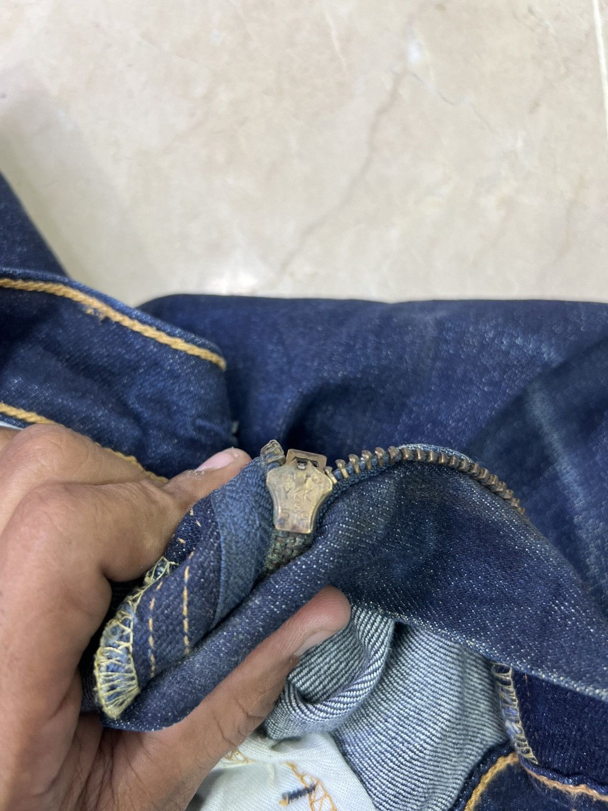 Levi's Contemporary Levi’s 502 Dark Wash SelvedgeStyle Tapereddenim Size US 34 / EU 50 - 4 Thumbnail