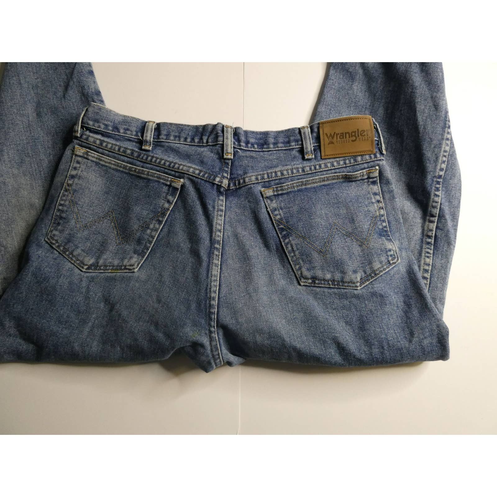 Wrangler WRANGLER Rugged Wear jeans, 36x30 medium wash straight fit Size US 36 / EU 52 - 1 Thumbnail