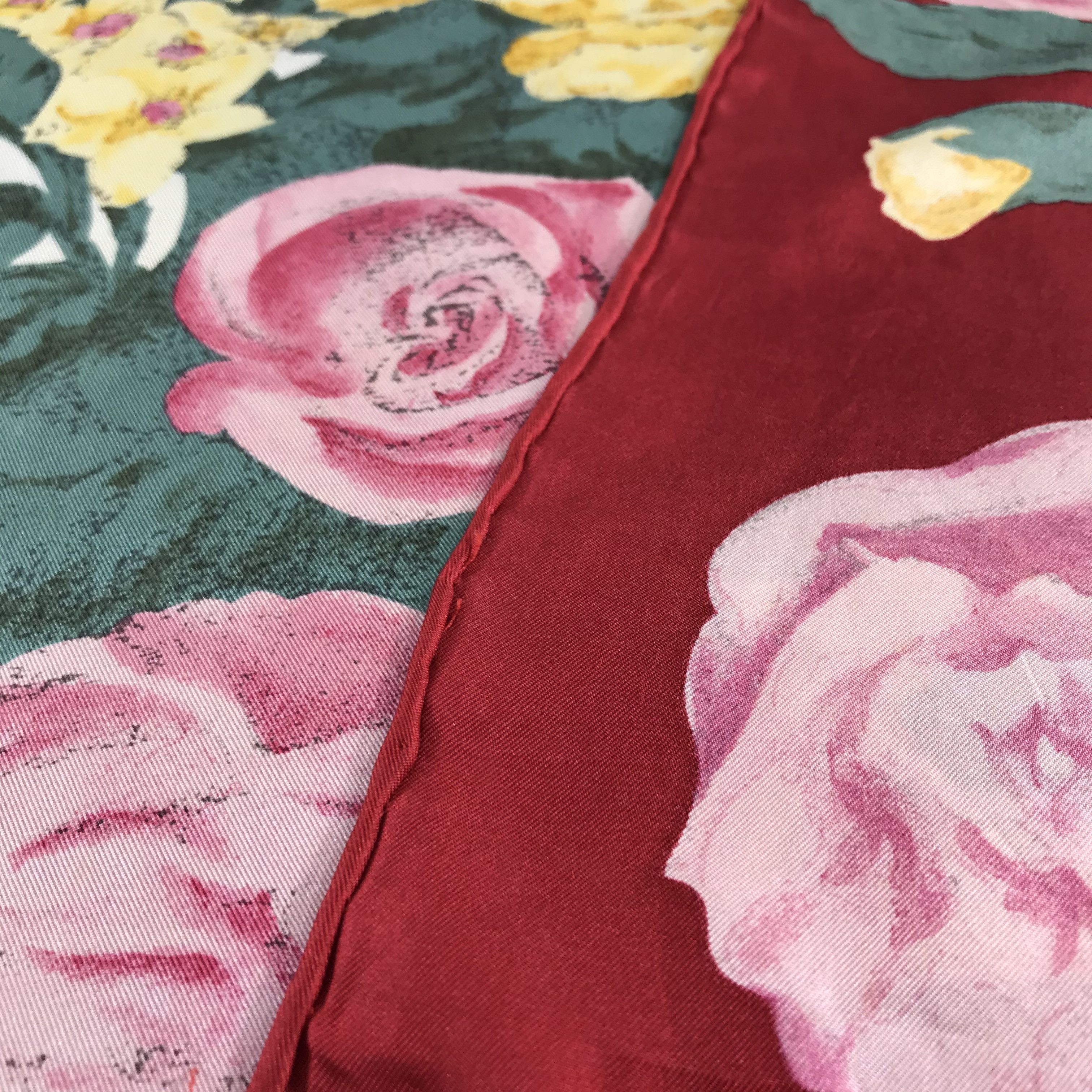 Japanese Brand Vintage Luxury Roses Hand Rolled Silk Scarf M27 Size ONE SIZE - 5 Thumbnail