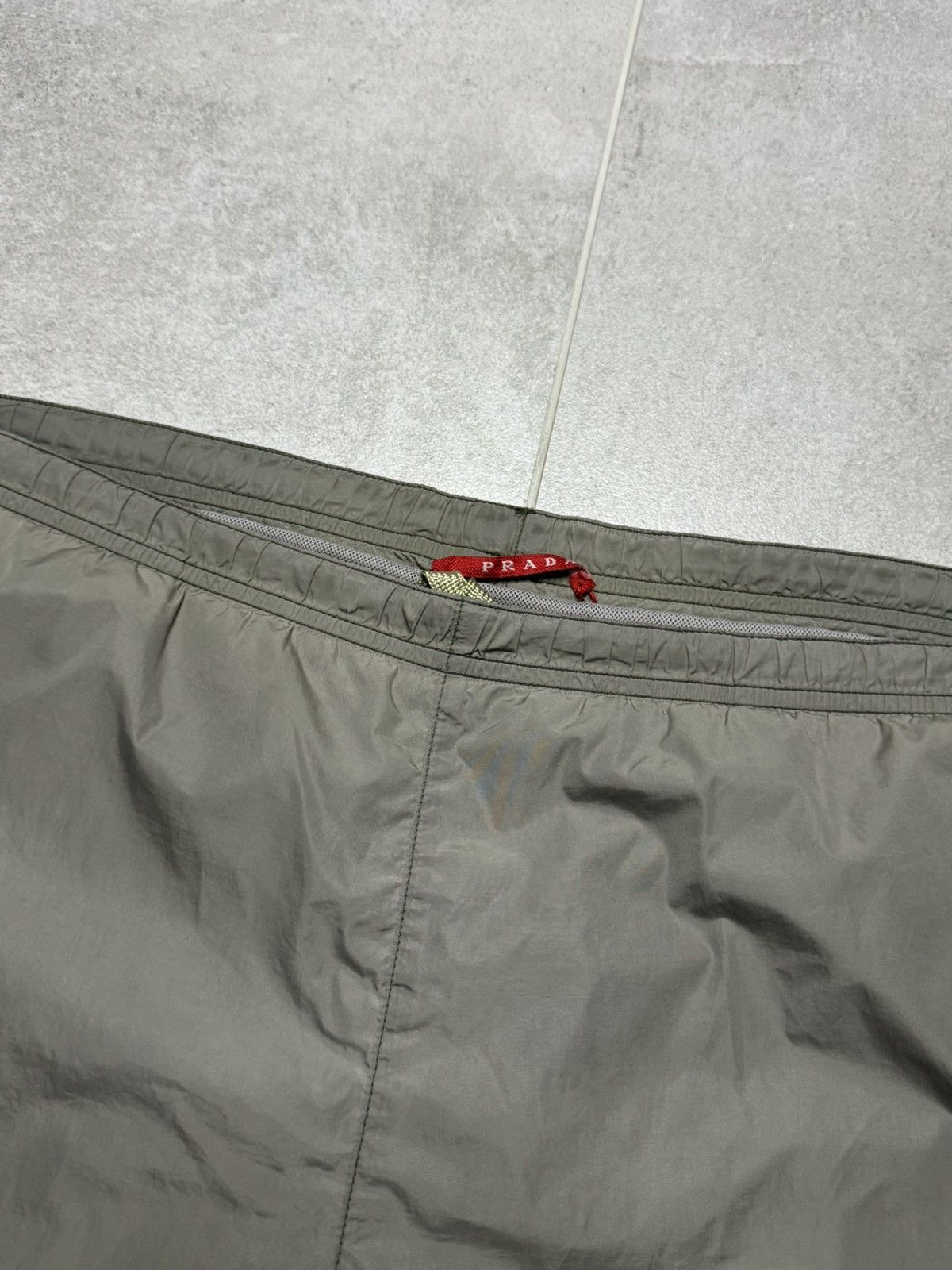 Japanese Brand "Prada Dark Grey Swimmtrunks with Red Tab" Size US 34 / EU 50 - 3 Thumbnail
