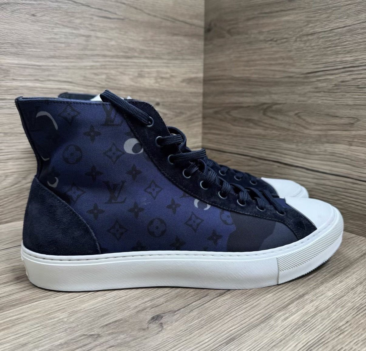 Louis Vuitton Louis Vuitton Tattoo White Blue Camo High-Top Sneakers J41 Size US 9 / EU 42 - 3 Thumbnail