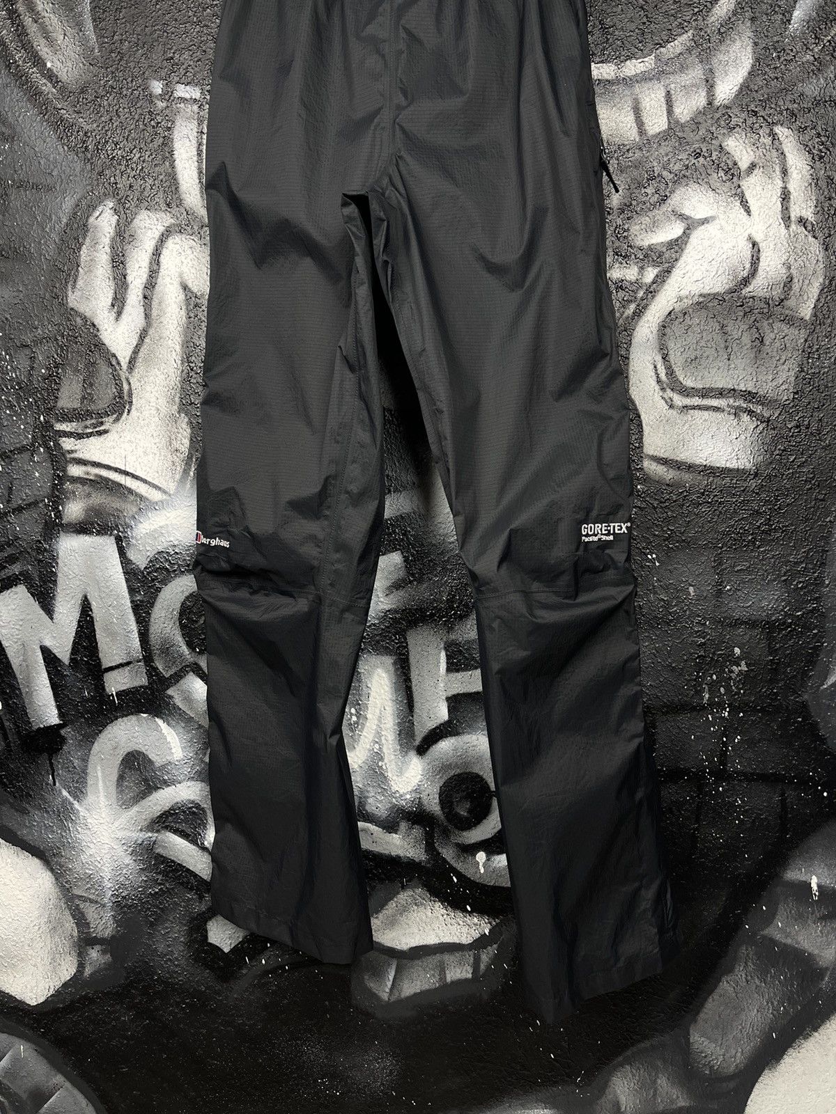 Berghaus Berghaus Gore-Tex Packlite Shell Black Outdoor Pants Women’s Men’s Size 12 Size 30" / US 8 / IT 44 - 4 Thumbnail
