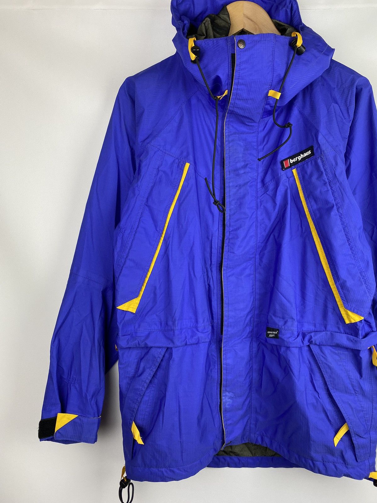 Berghaus × Vintage Berghaus vintage gore Tex thunderflash Jacket size S Size US S / EU 44-46 / 1 - 2 Thumbnail