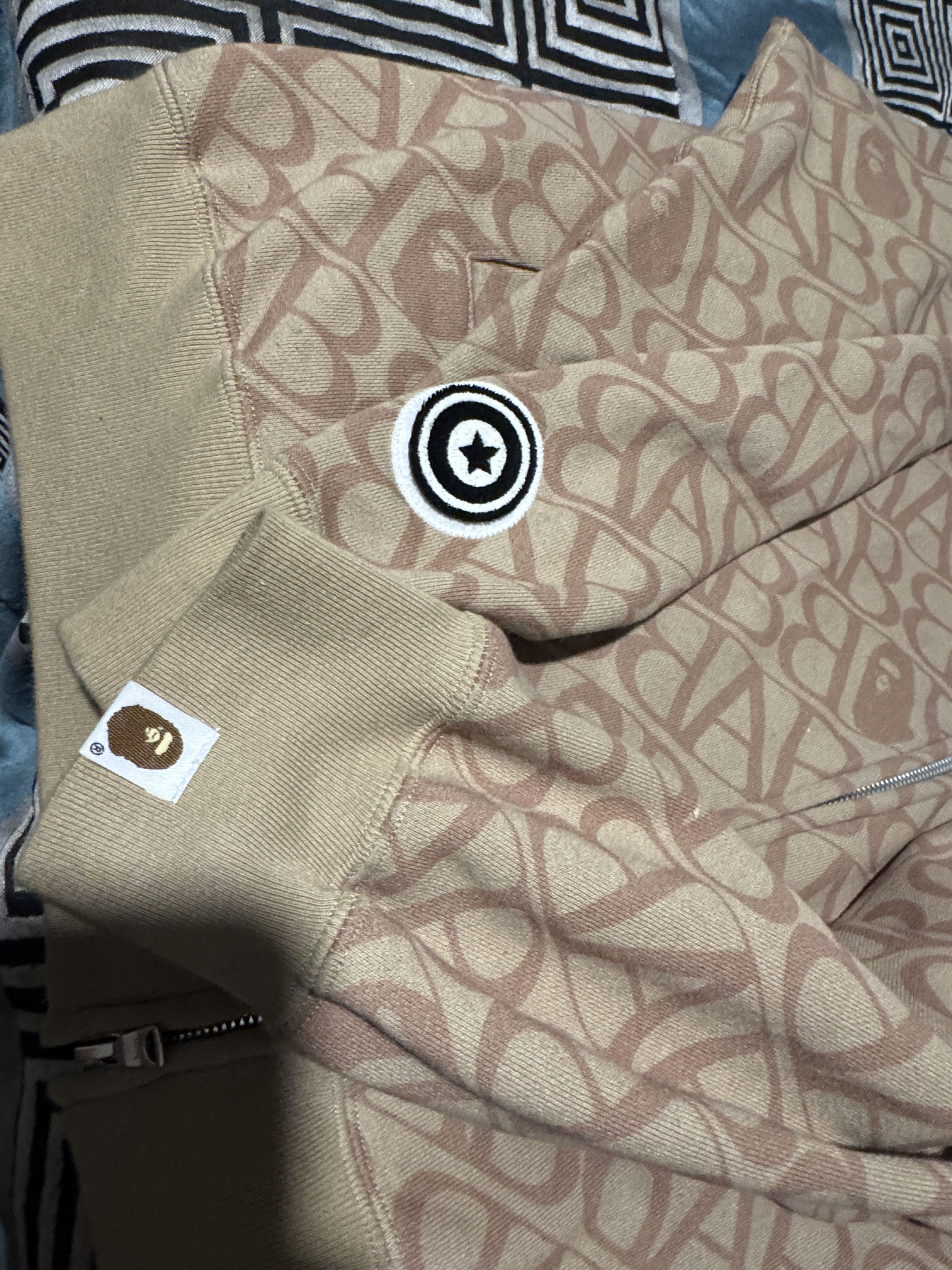 Bape Bape Sport Monogram Shark Hoodie Beige Size US L / EU 52-54 / 3 - 4 Thumbnail