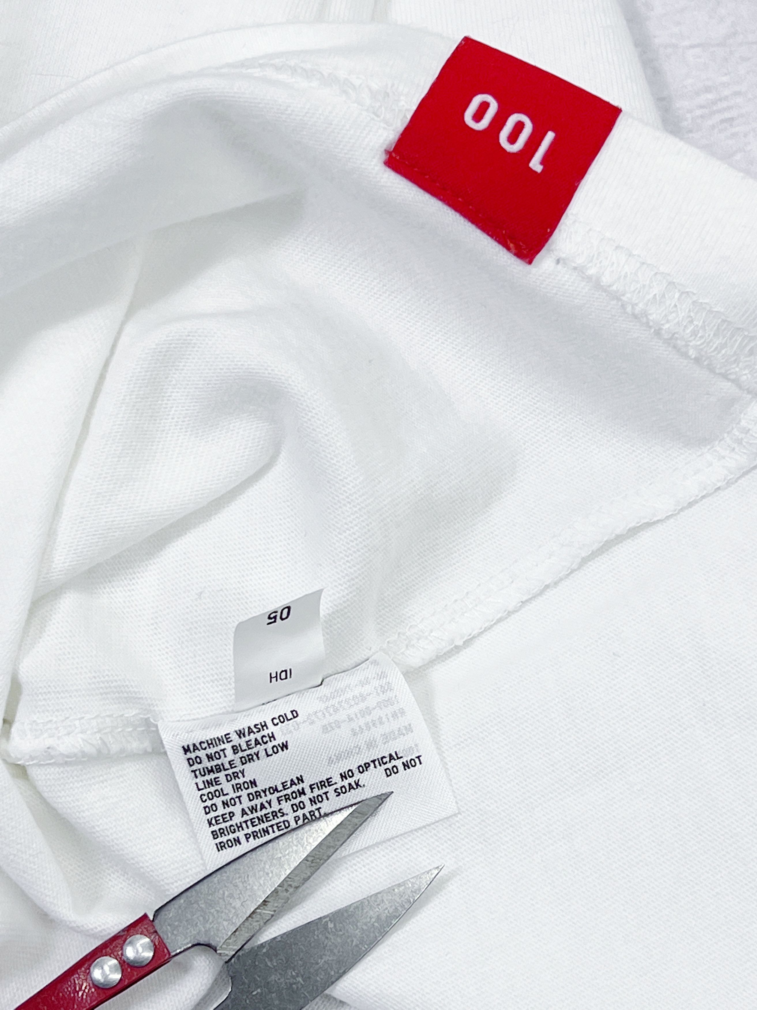 Mickey Mouse × Uniqlo Uniqlo UT x Disney T-Shirt Mickey Mouse Jeans Logo Size US L / EU 52-54 / 3 - 9 Thumbnail