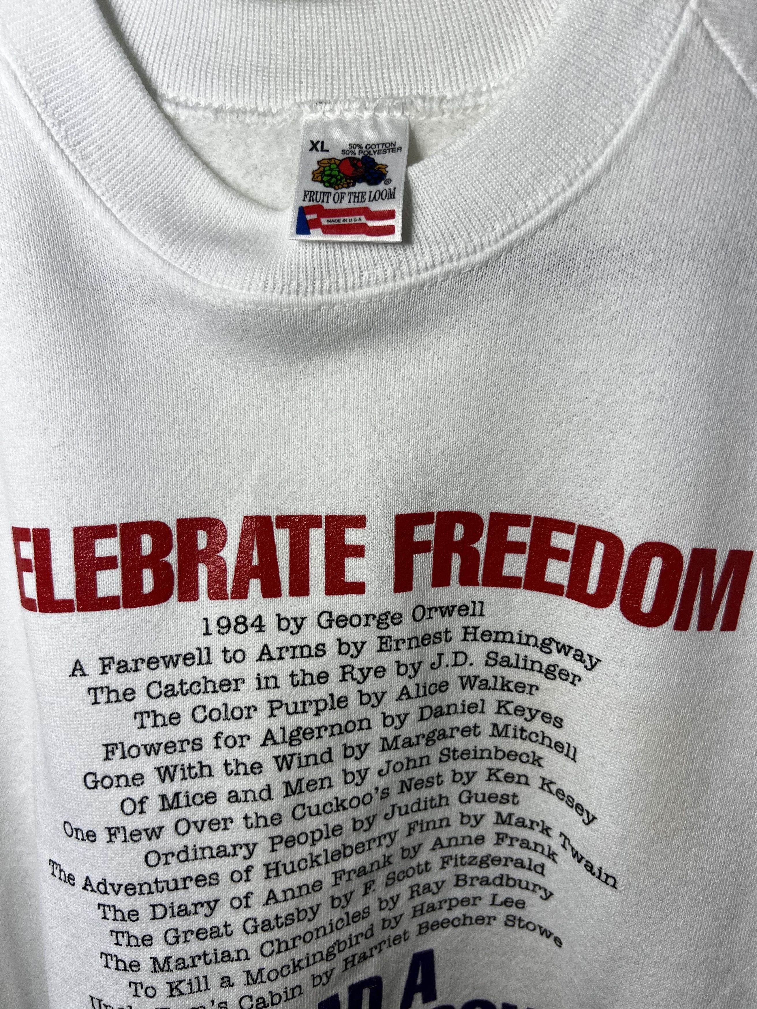 Vintage Vintage Celebrate Freedom Read a Banned Book Crewneck Size US XL / EU 56 / 4 - 3 Thumbnail
