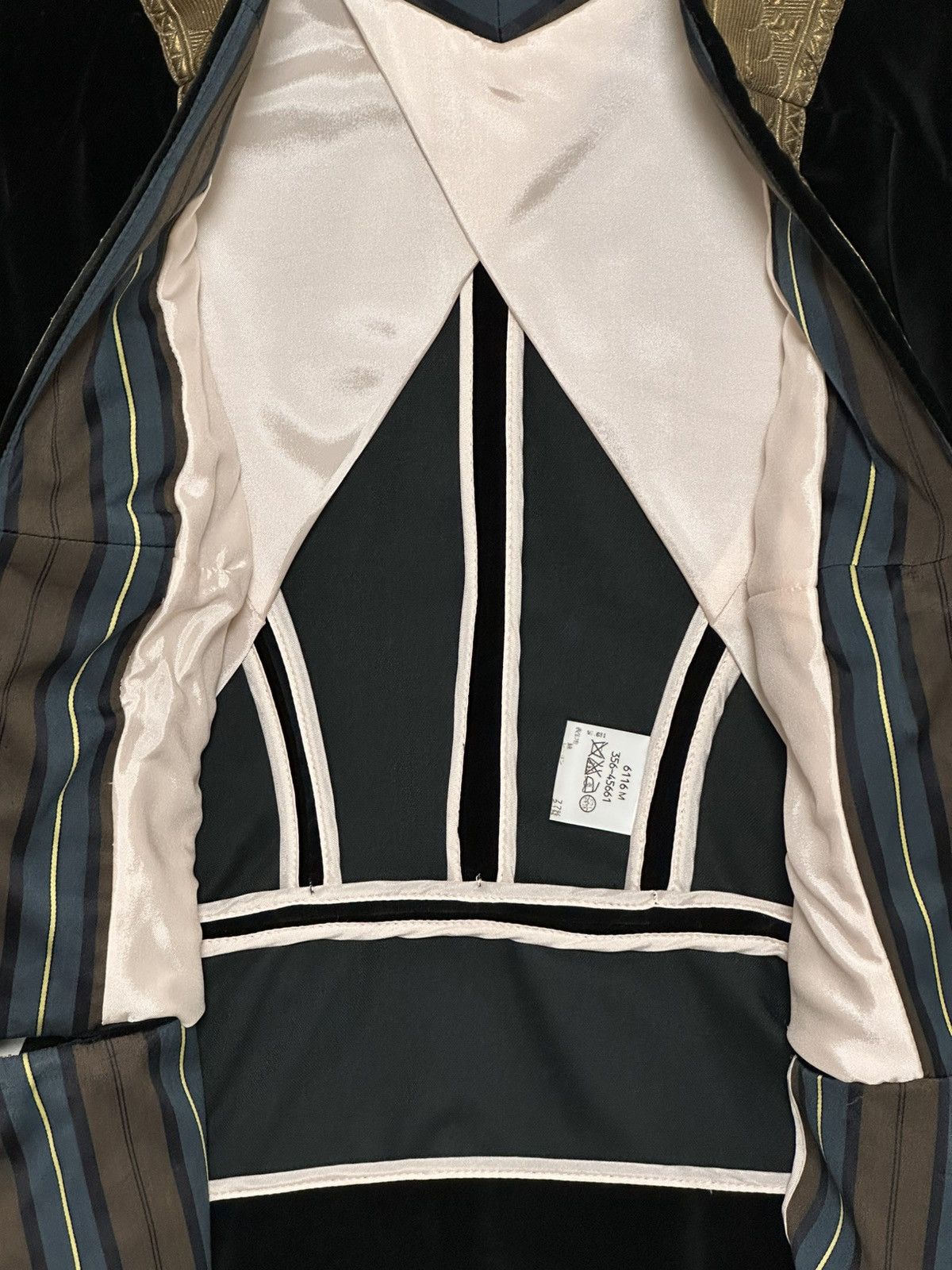 Vivienne Westwood VIVIENNE WESTWOOD F/W 1998 "Dressed To Scale" Velvet Jacket Size S / US 4 / IT 40 - 7 Thumbnail