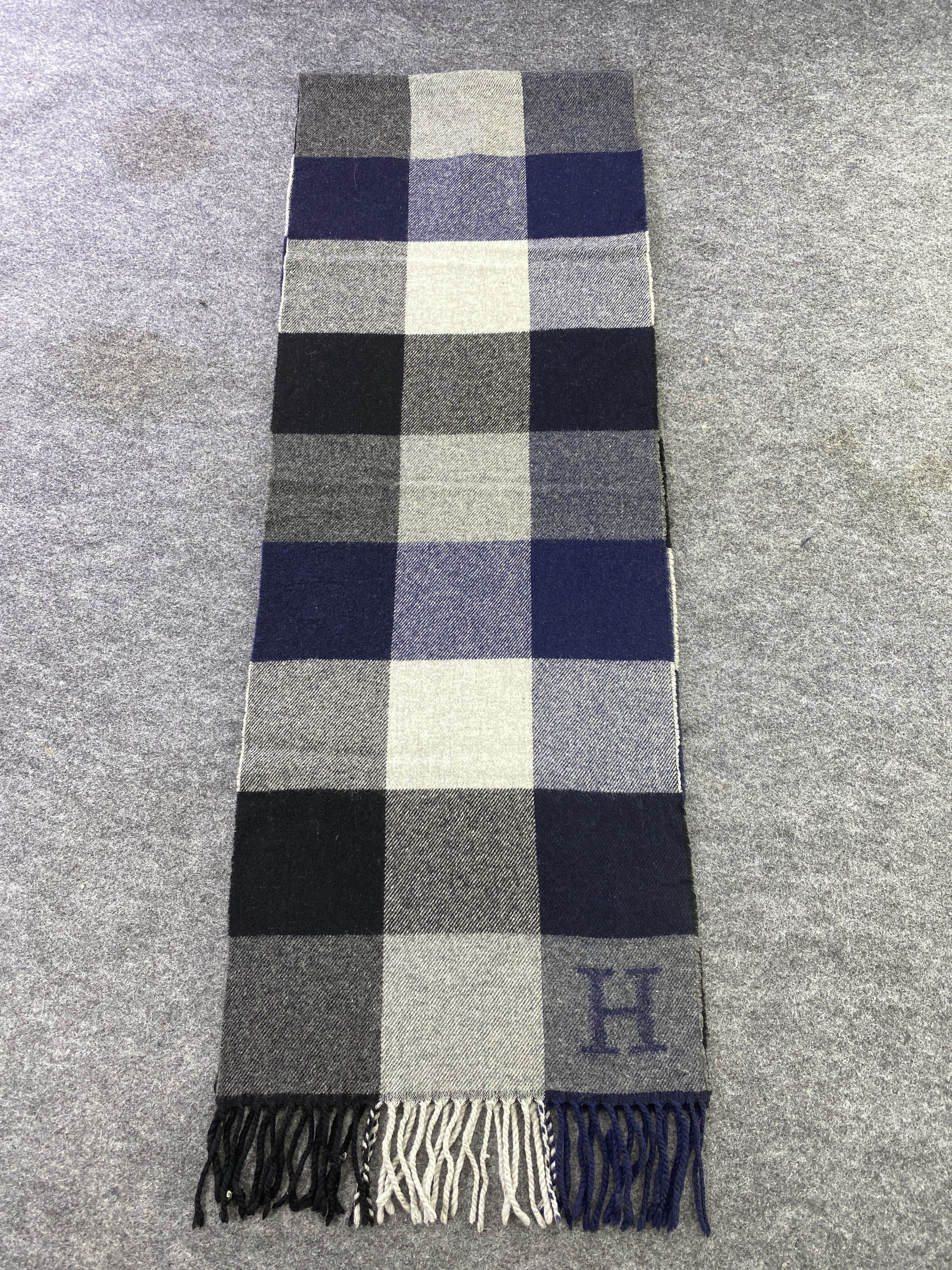 Tommy Hilfiger Tommy Hilfiger Scarf / Muffler / Neckwear -T556 Size ONE SIZE - 2 Thumbnail