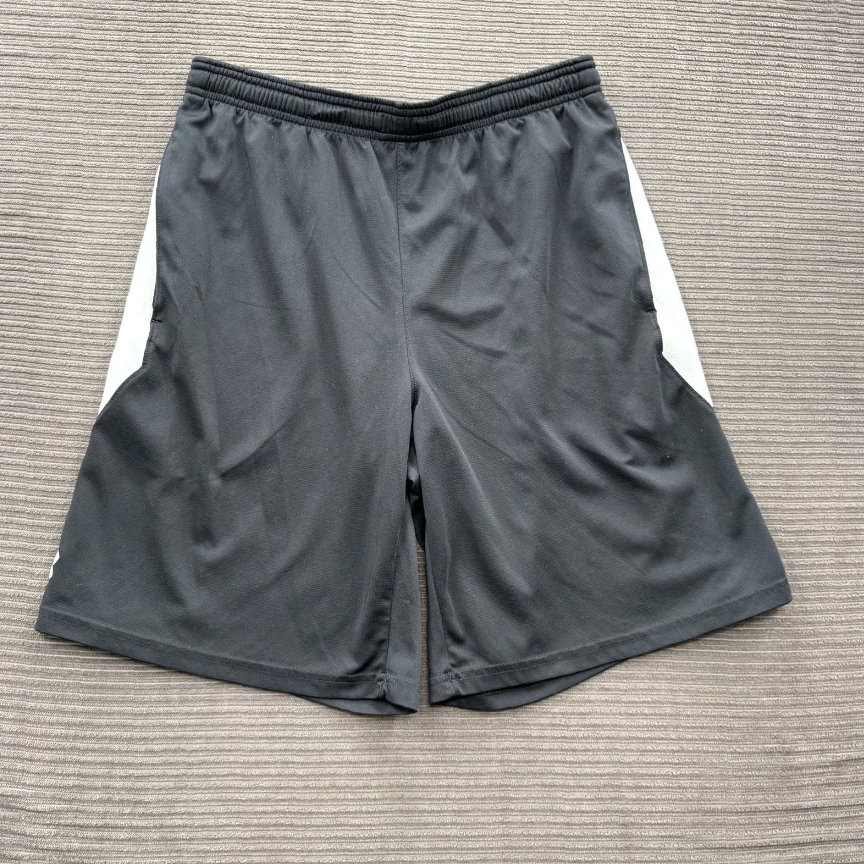 Under Armour Under Armour Shorts Men M Black Polyester Gym Training Workout Drawstring Size US 31 - 2 Thumbnail