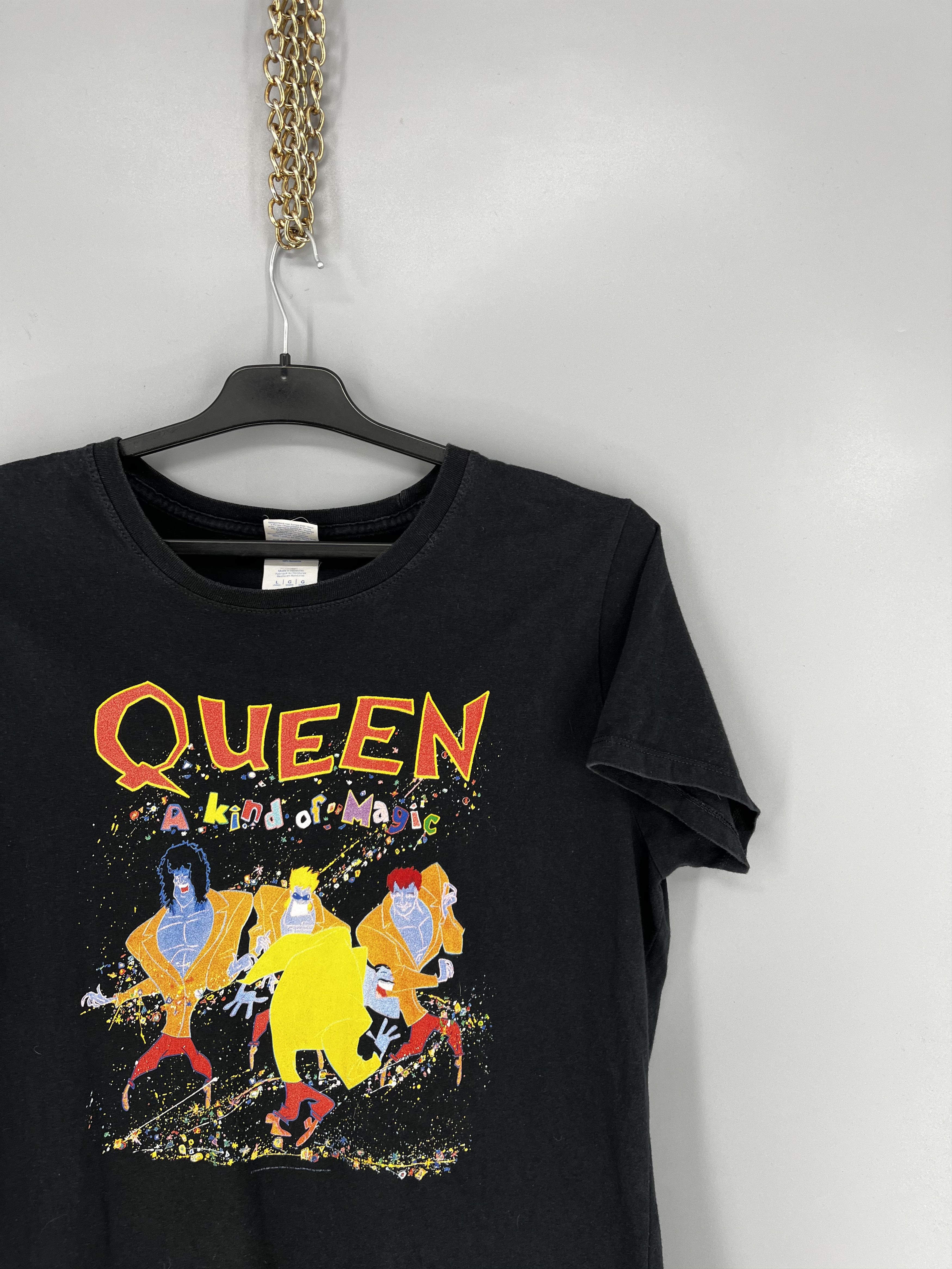 Band Tees Queen Vintage 2000s A Kind of Magic Rock Band Tee Size US M / EU 48-50 / 2 - 5 Thumbnail
