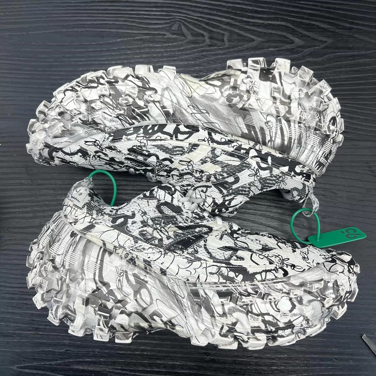Balenciaga Balenciaga Tire Sneaker Doodle Print 45 Worn Once Like New Size US 12 / EU 45 - 7 Thumbnail
