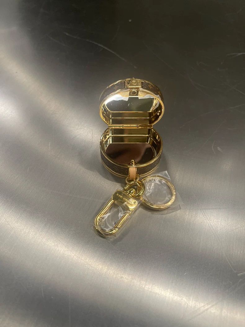 Louis Vuitton Louis Vuitton Classic mini hat box key chain 2501-Nextarrow Size ONE SIZE - 2 Thumbnail