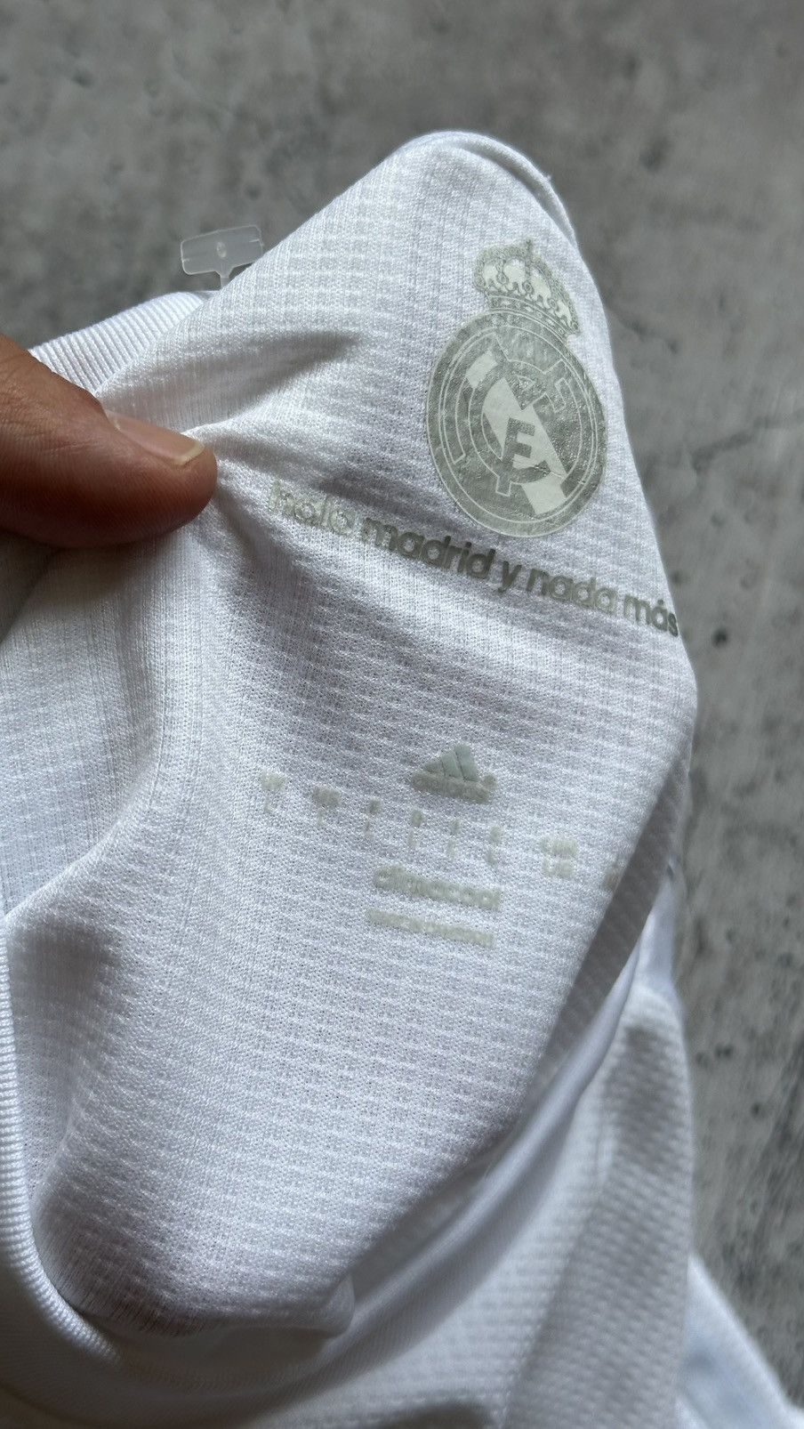Adidas 2015/16 Adidas Real Madrid Home Soccer Jersey Size US L / EU 52-54 / 3 - 11 Thumbnail