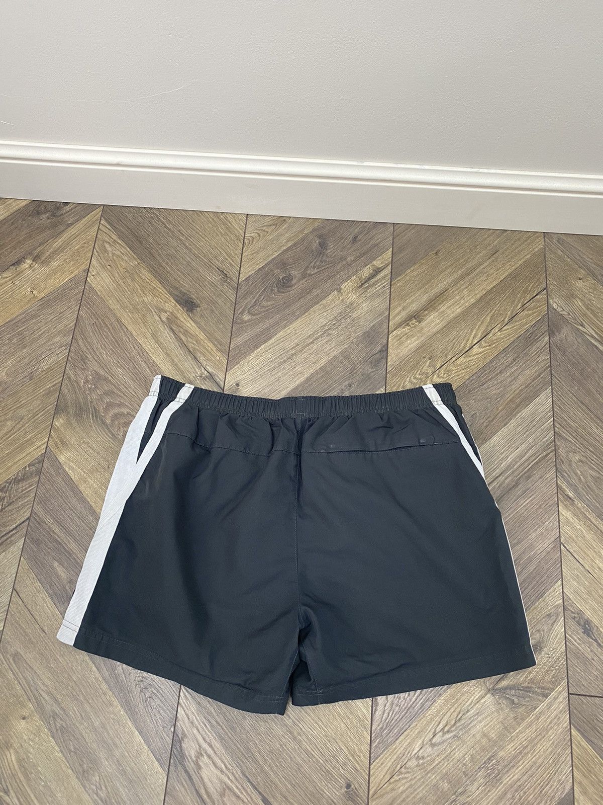 Nike × Vintage Vintage Nike 90s style shorts Size US 34 / EU 50 - 8 Thumbnail