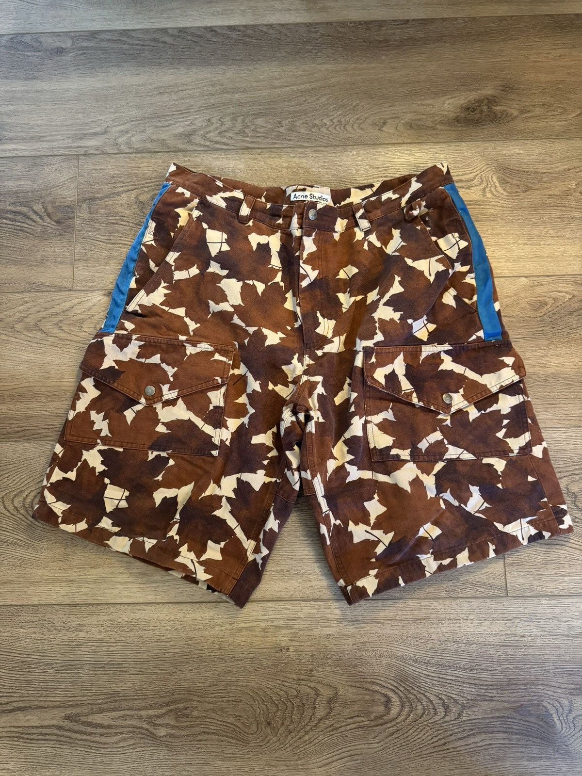 Acne Studios Acne Studios Brown Leaf Pattern Shorts Size US 36 / EU 52 - 1 Thumbnail