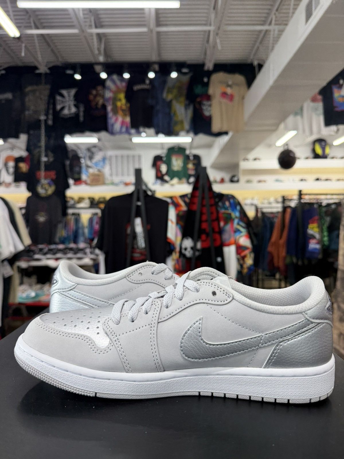 Jordan Brand Jordan 1 Low Metallic Silver Size 9 (2024) Size US 9 / EU 42 - 4 Thumbnail