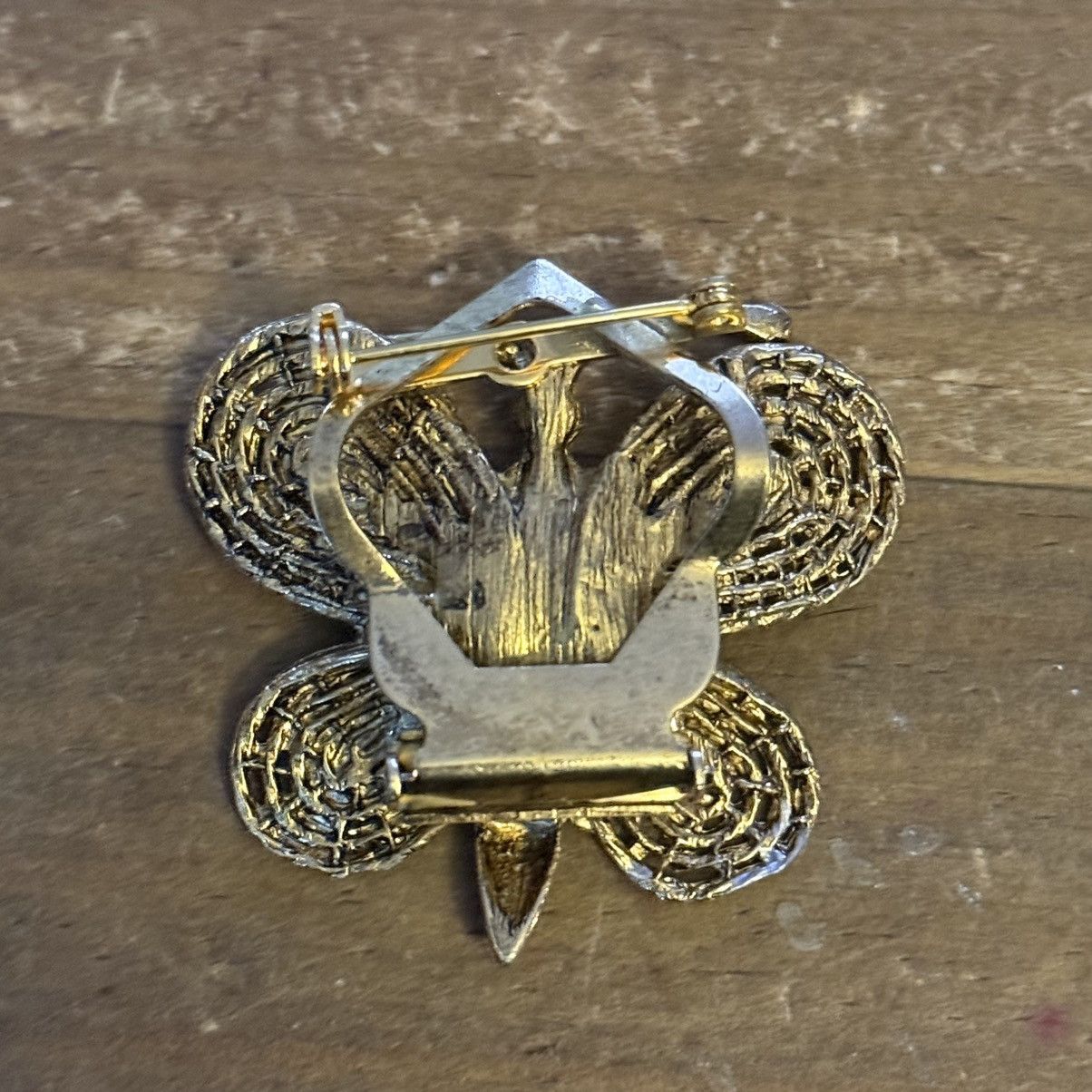 Vintage Vintage gold tone butterfly brooch/collar clip Size ONE SIZE - 4 Thumbnail