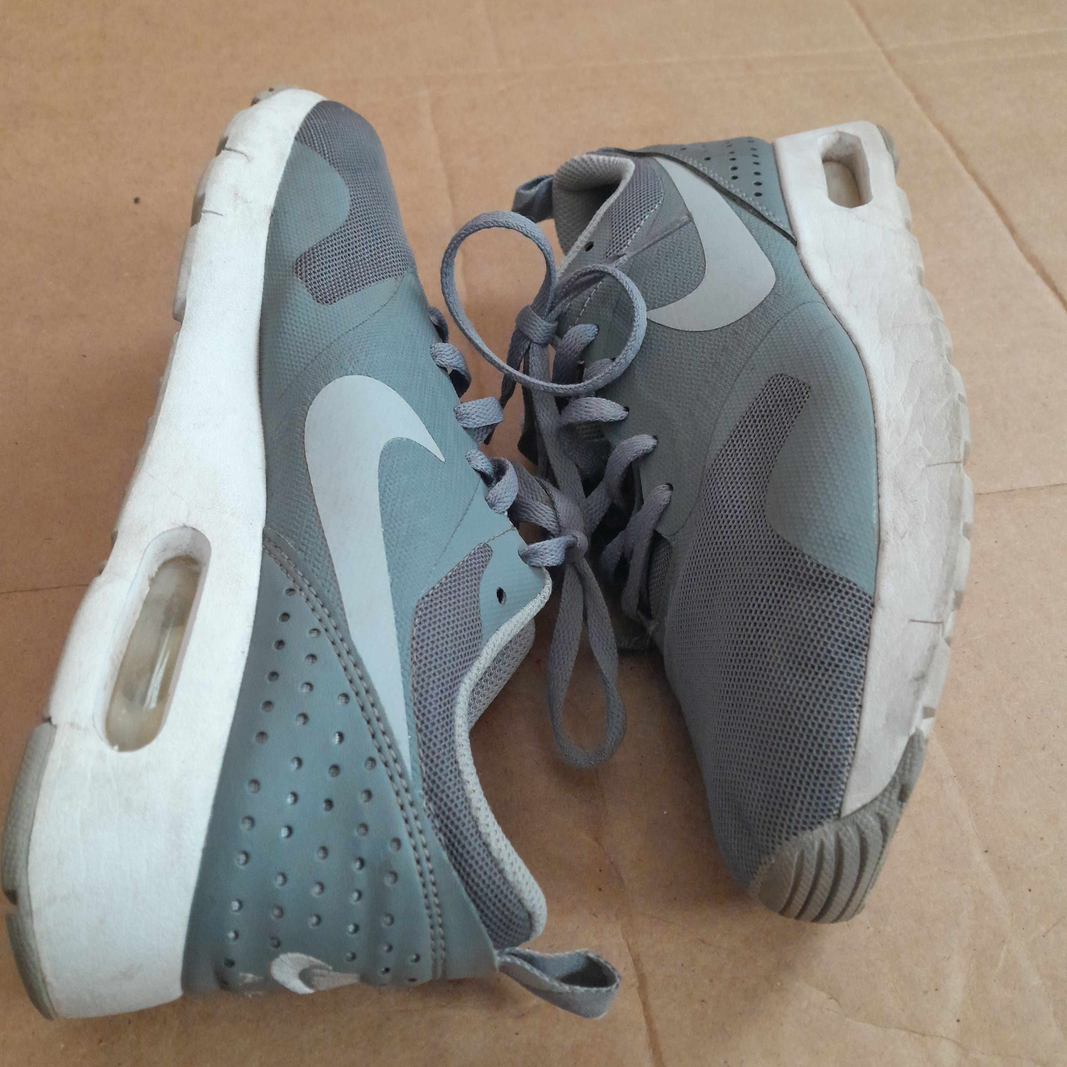 Nike ike Women’s Air Max Tavas Gray Running Shoes Size US 5.5 / IT 35.5 - 8 Thumbnail