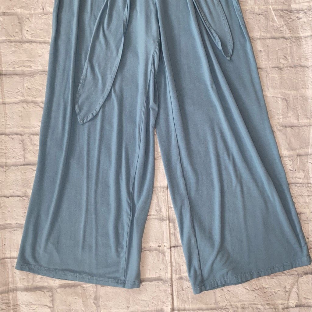 Other Women M sleeveless wide leg Flowy jumpsuit w/tie belt blue Size 30" / US 8 / IT 44 - 2 Thumbnail