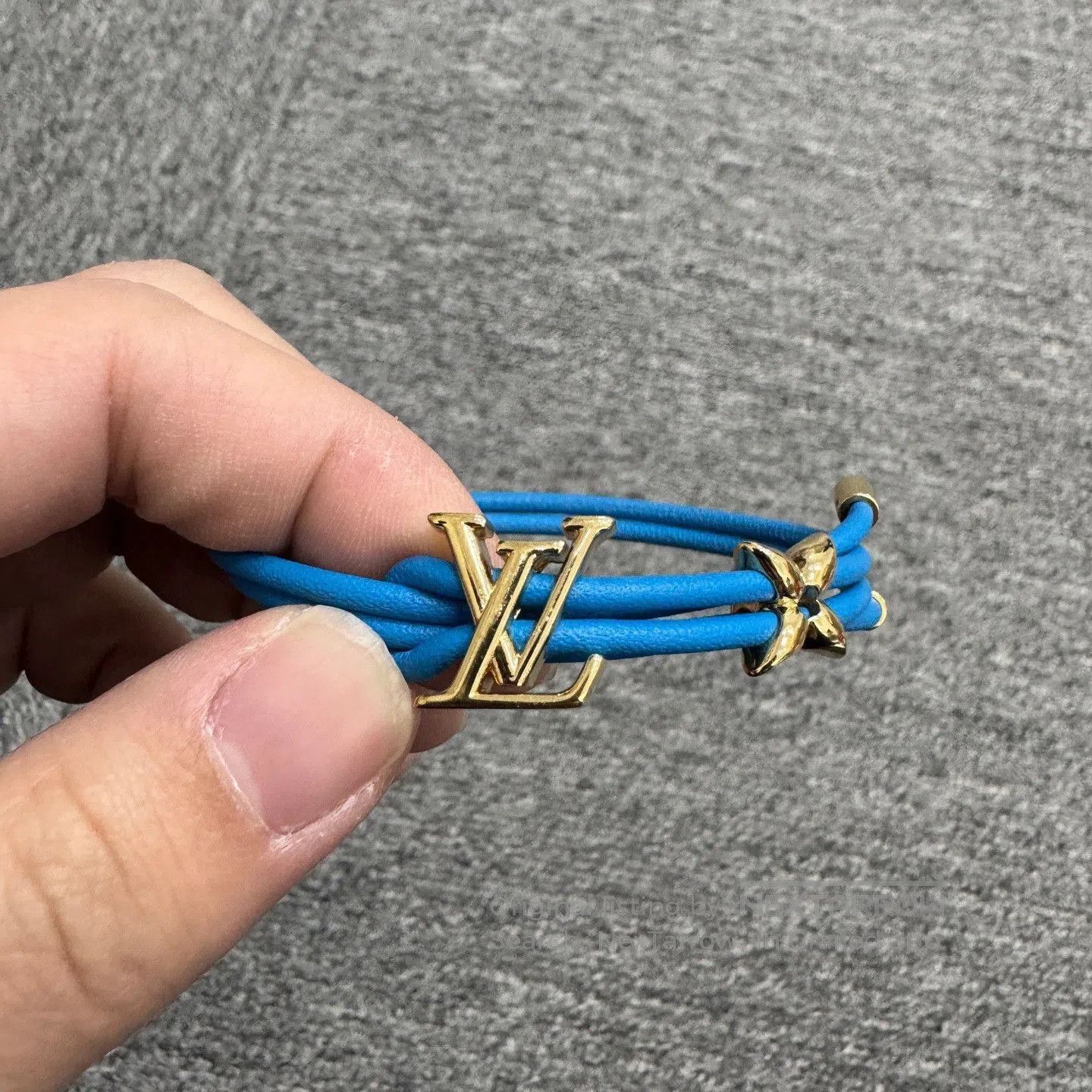 Louis Vuitton Louis Vuitton LV Bloom Blue Bracelet. Size ONE SIZE - 3 Thumbnail