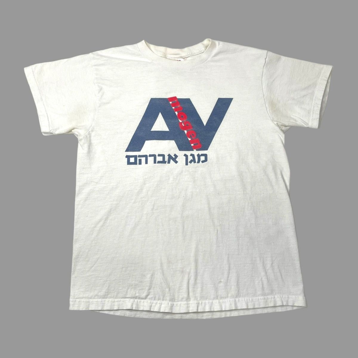 Vintage Vintage foreign av t shirt Size US S / EU 44-46 / 1 - 1 Thumbnail