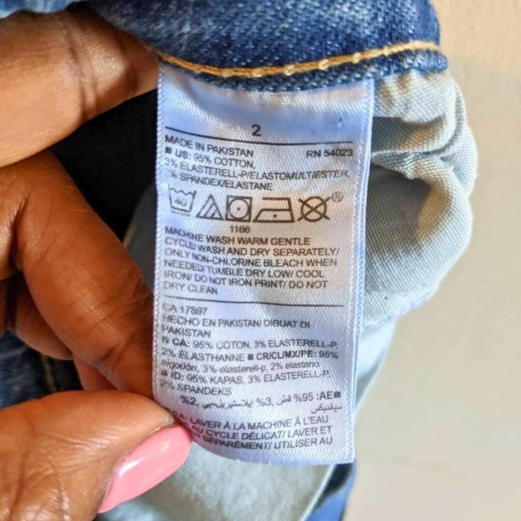 Old Navy Old Navy Women's Size 2 Denim Mini Skirt Medium Wash Raw Hem Size 26" / US 2 / IT 38 - 6 Thumbnail