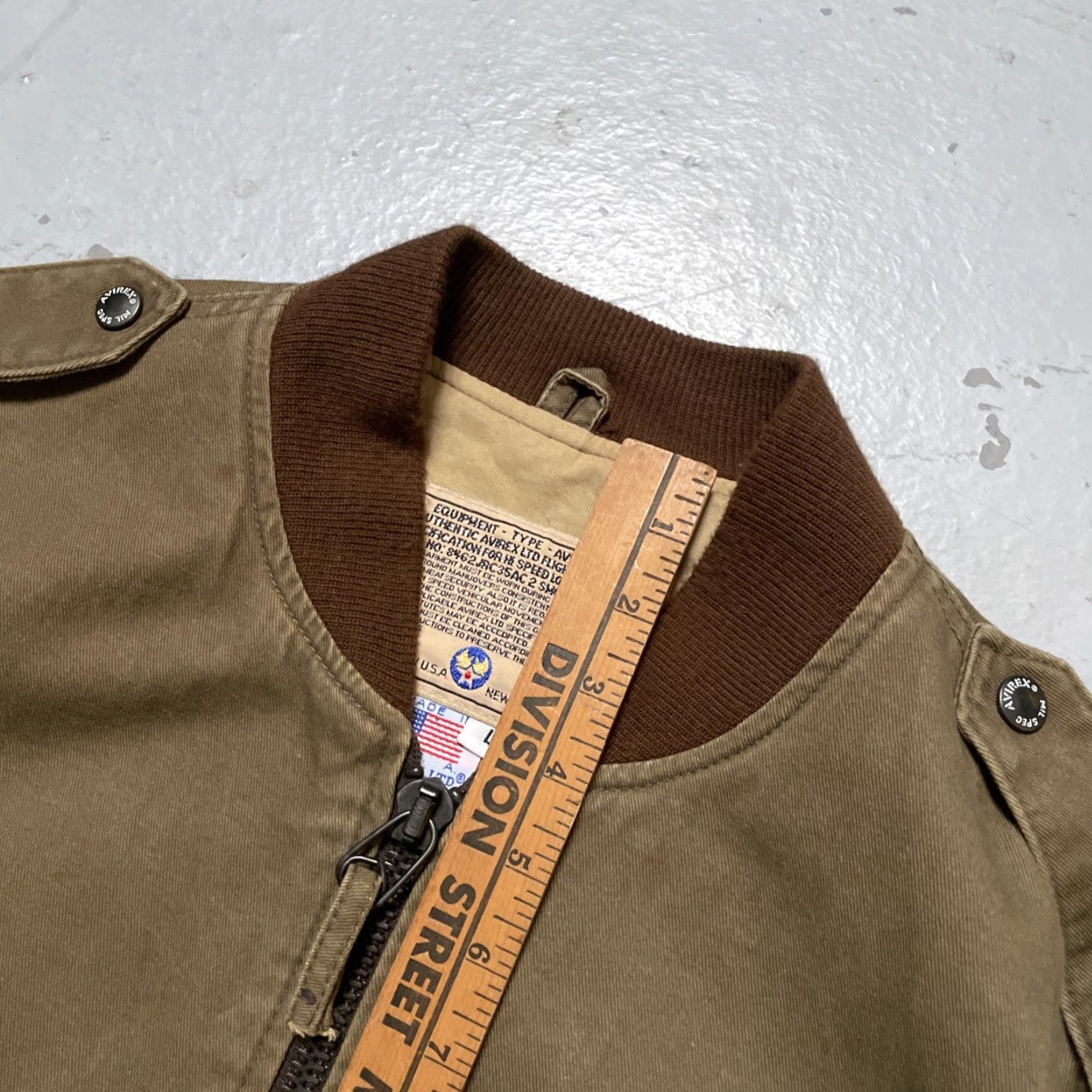 Avirex VINTAGE Avirex Bomber Jacket Men L Brown USAF 80s 90s Workwear Americana Civilian Army USA Made USA L Size US L / EU 52-54 / 3 - 4 Thumbnail