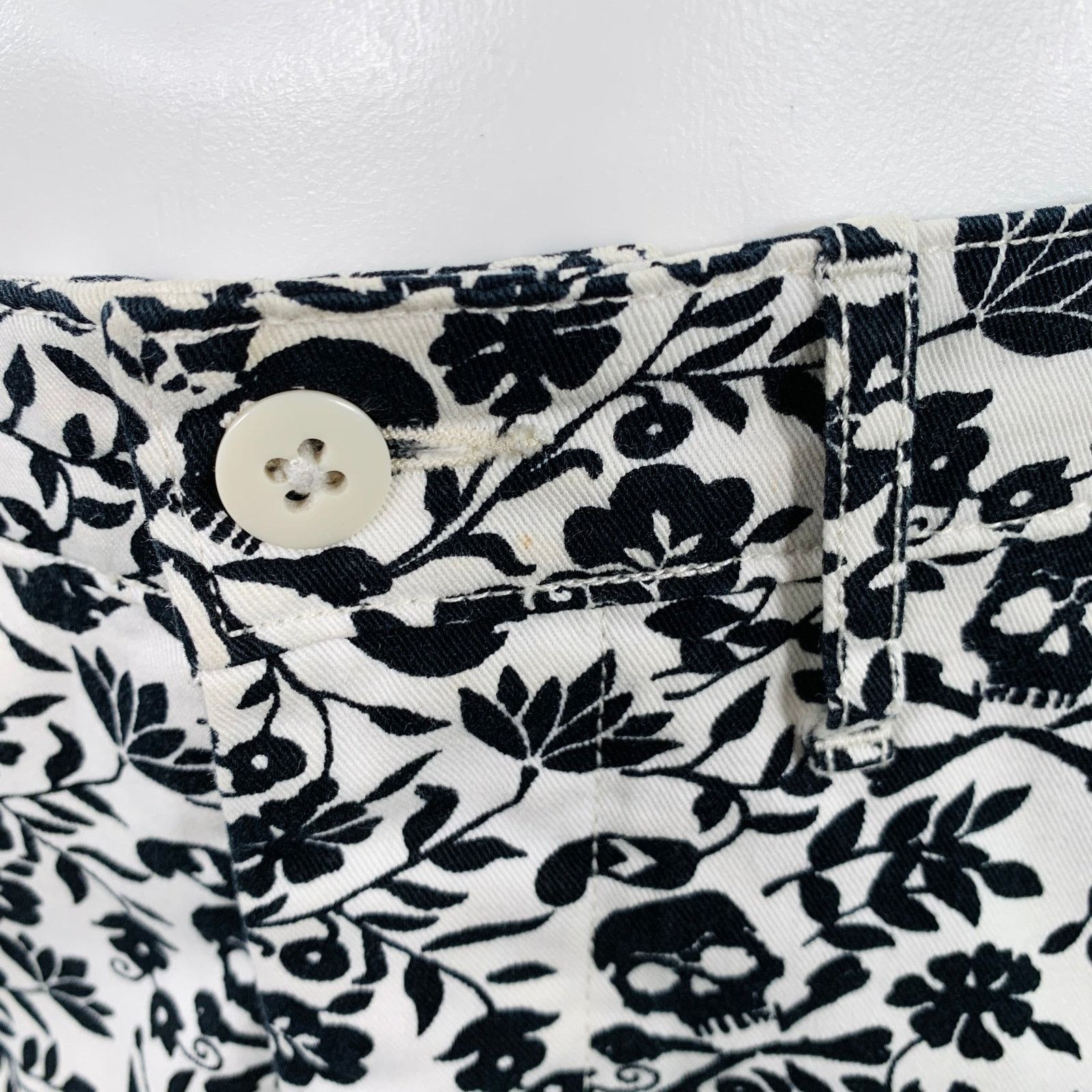Other DENIM & SUPPLY White Black Abstract Floral Skull Shorts Size US 30 / EU 46 - 6 Thumbnail